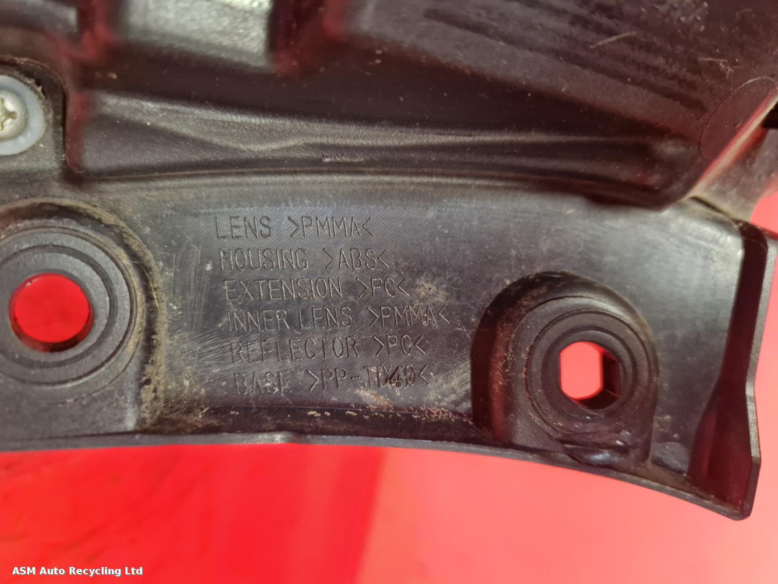 View Auto part R Taillight Nissan Qashqai 2015