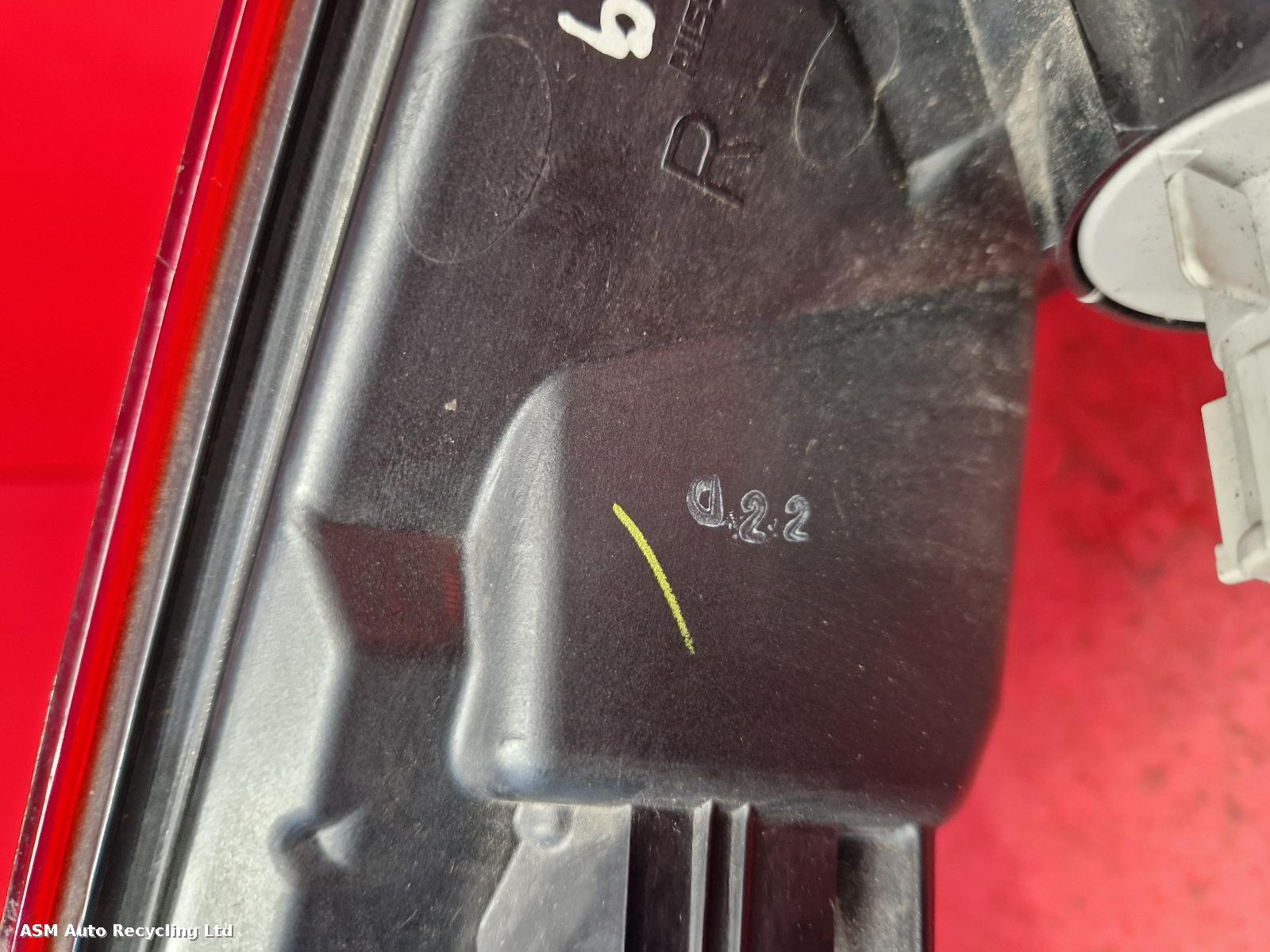 View Auto part R Taillight Nissan Qashqai 2015
