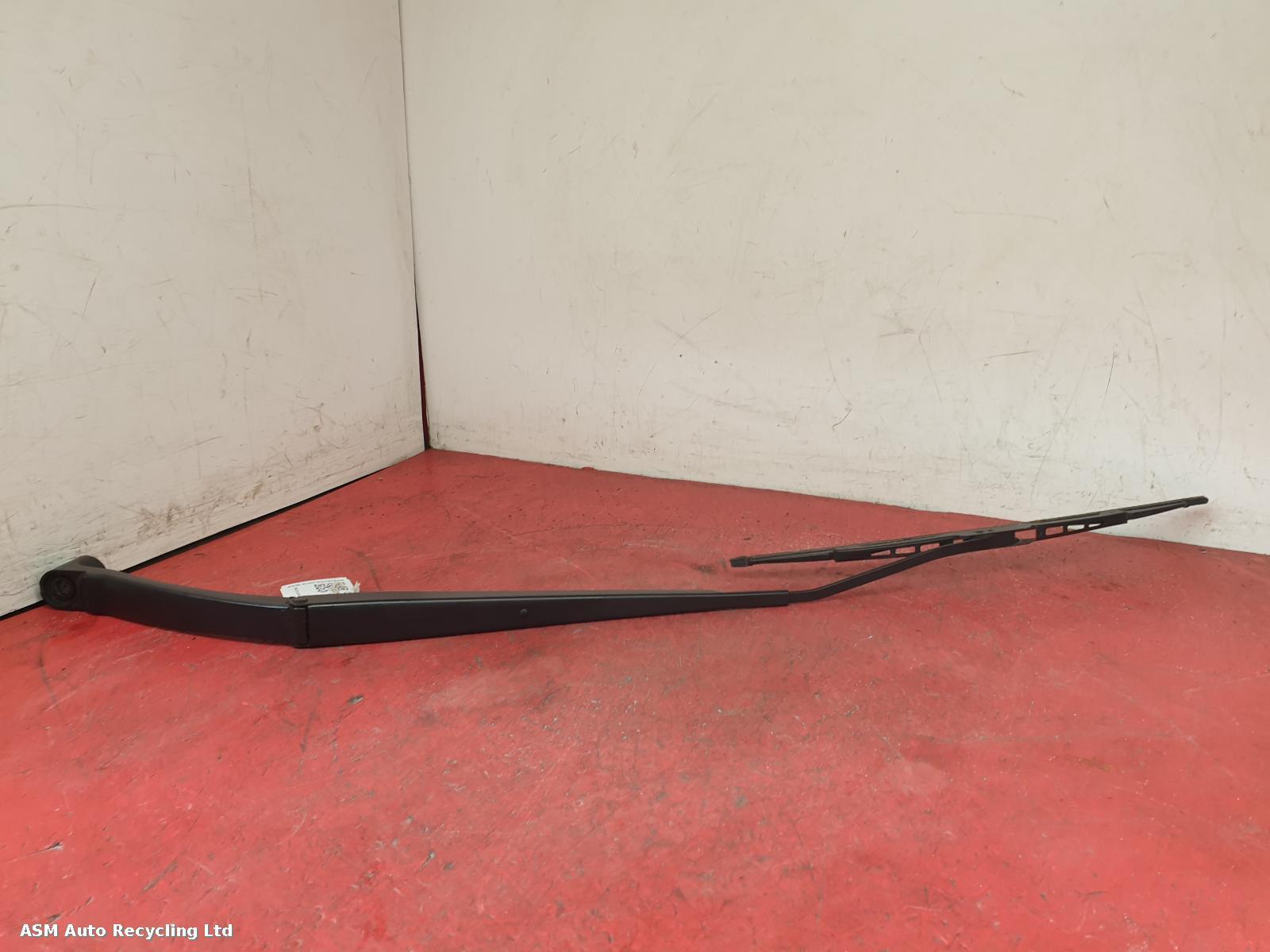 View Auto part Wiper Arm Nissan Qashqai 2015