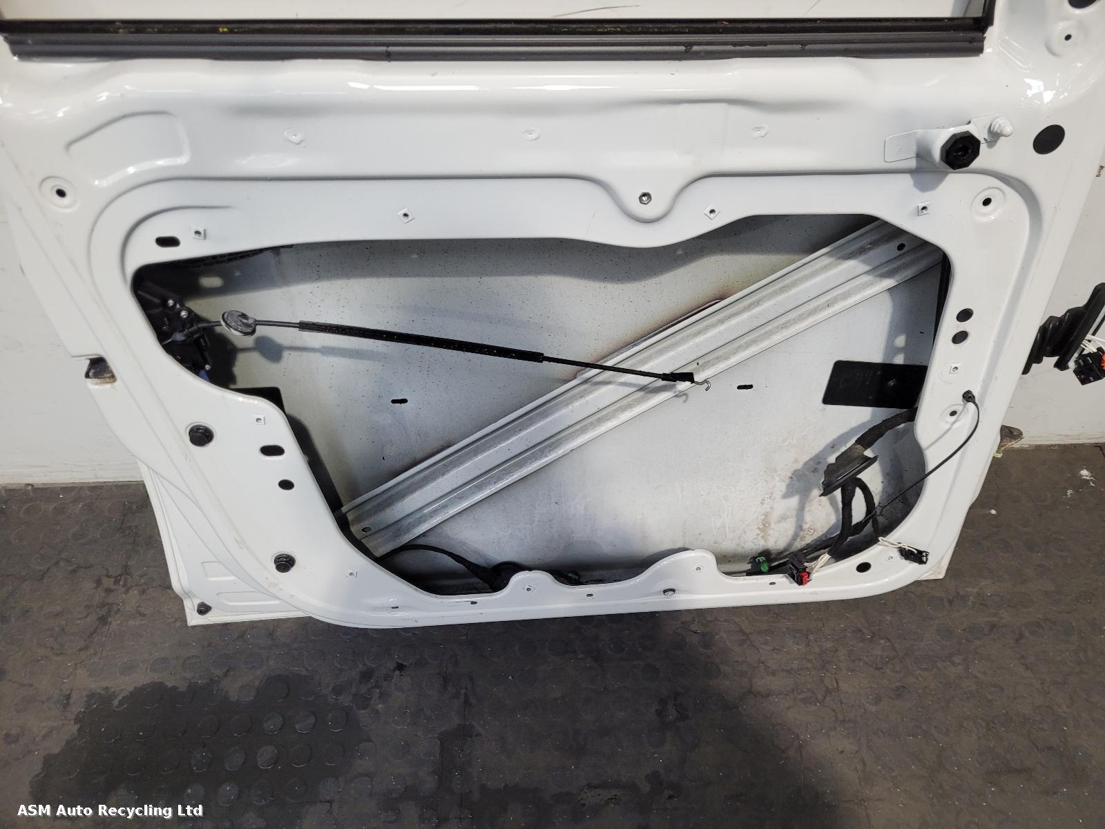 View Auto part L Front Door Volkswagen Caddy 2011