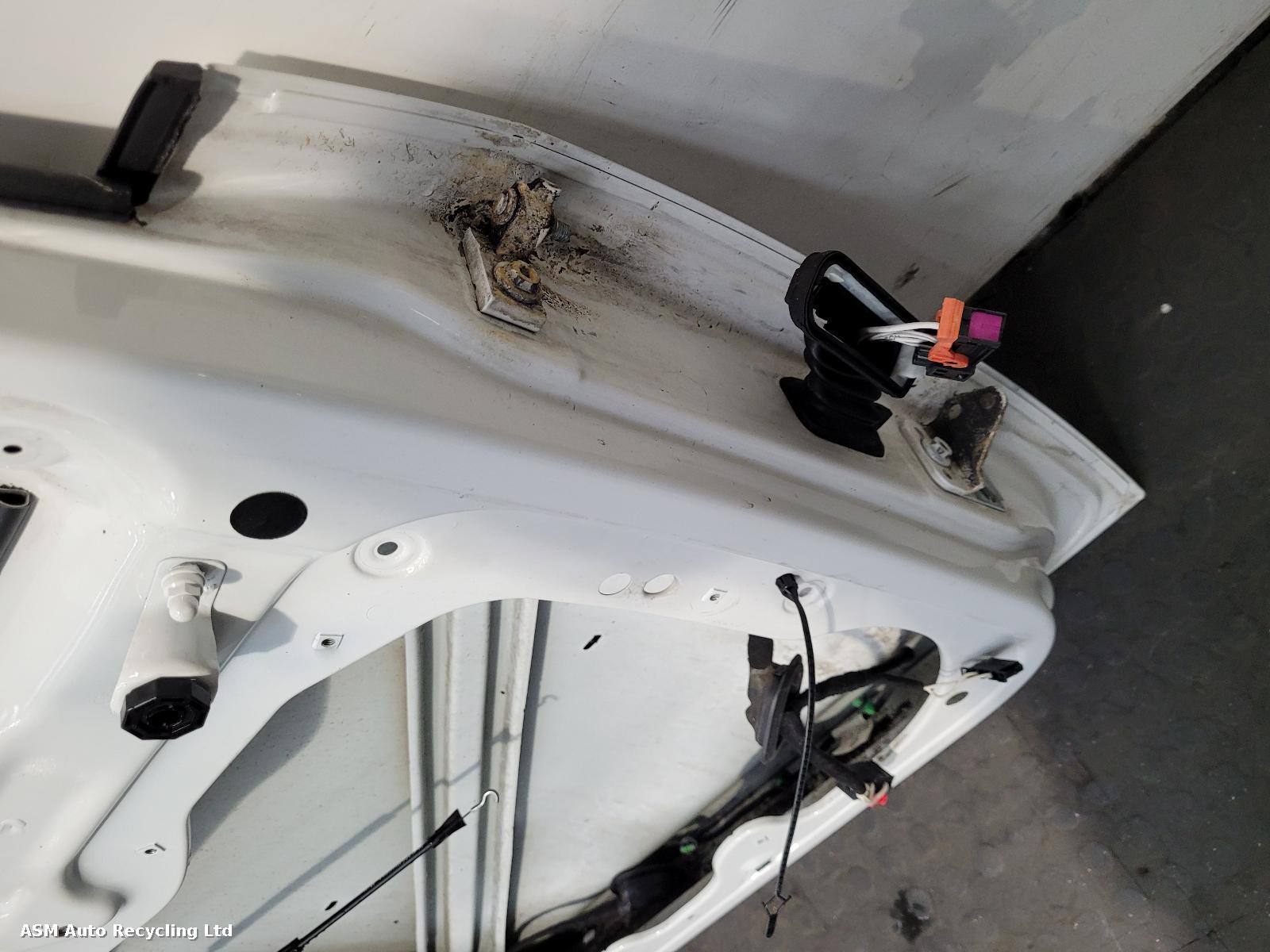View Auto part L Front Door Volkswagen Caddy 2011