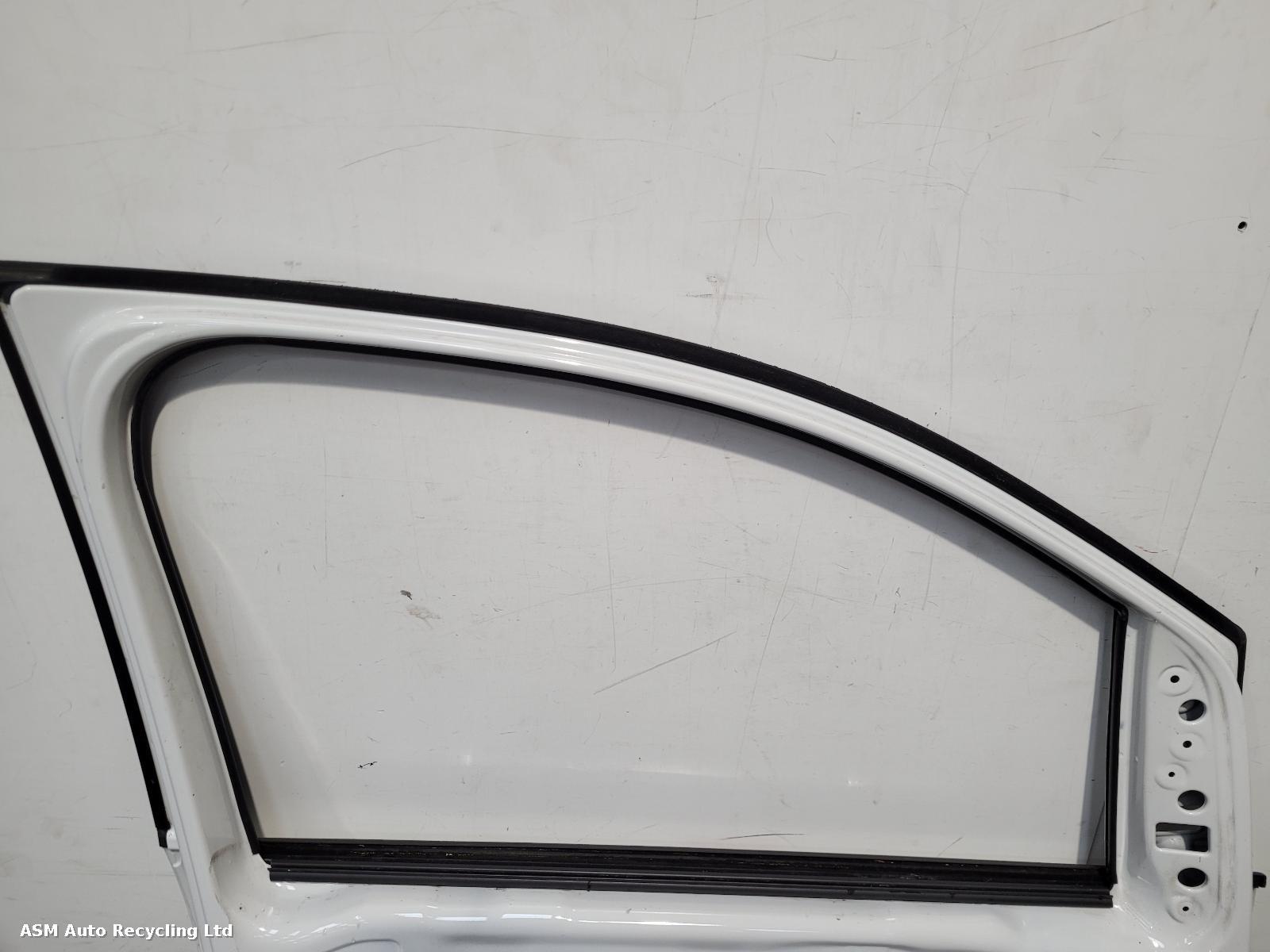 View Auto part L Front Door Volkswagen Caddy 2011
