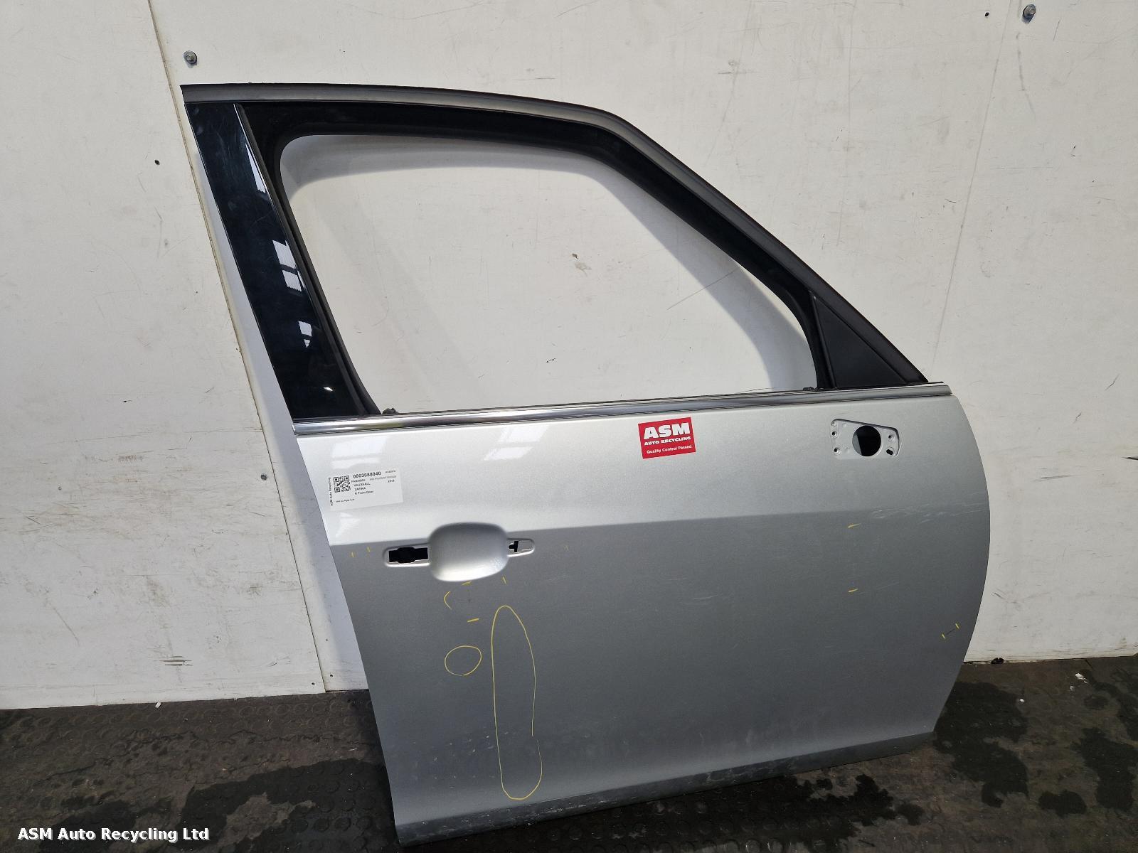 View Auto part R Front Door Vauxhall Zafira 2014
