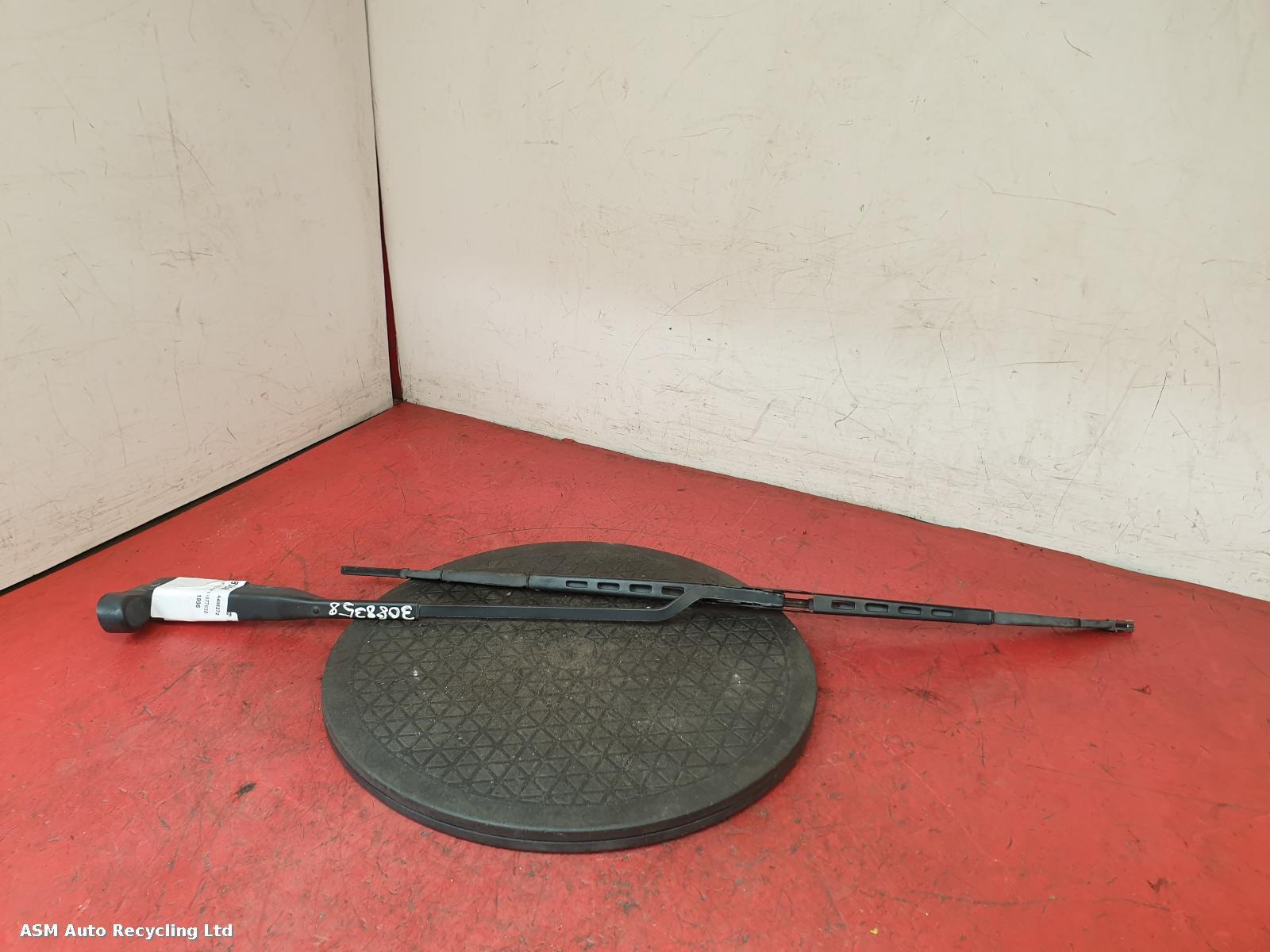 View Auto part Wiper Arm Renault Clio 1996
