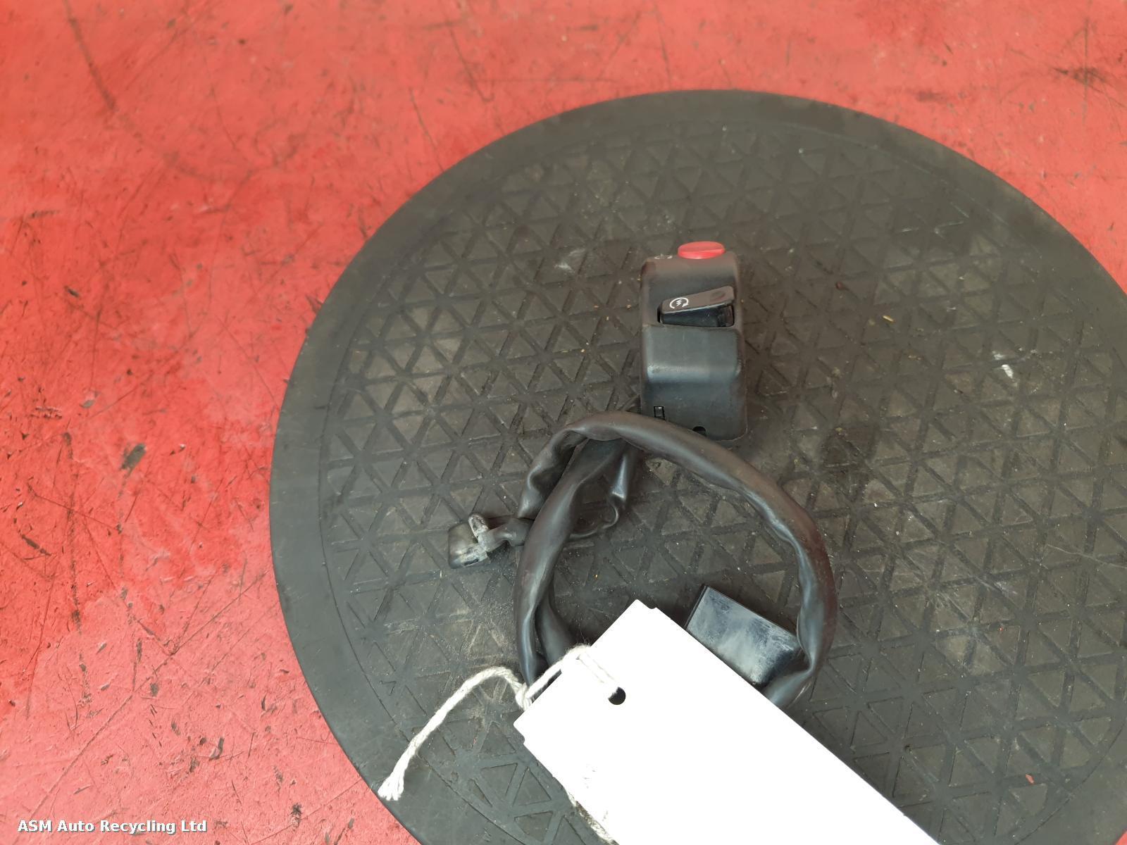 View Auto part RH Switch Gear Triumph Sprint St 2006