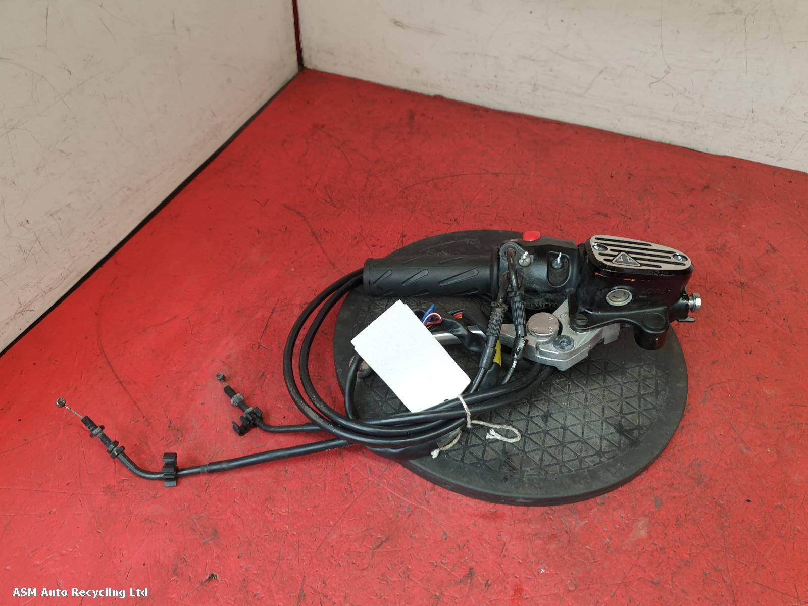 View Auto part Master Cylinder Triumph Thruxton 2015