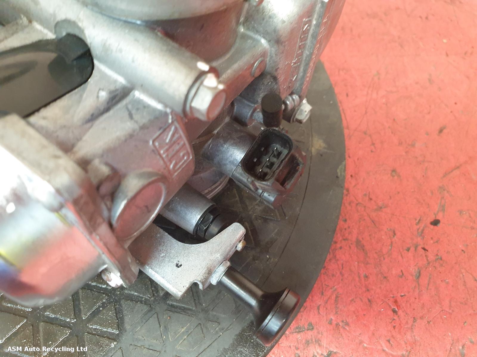 View Auto part Throttle Body Triumph Thruxton 2015