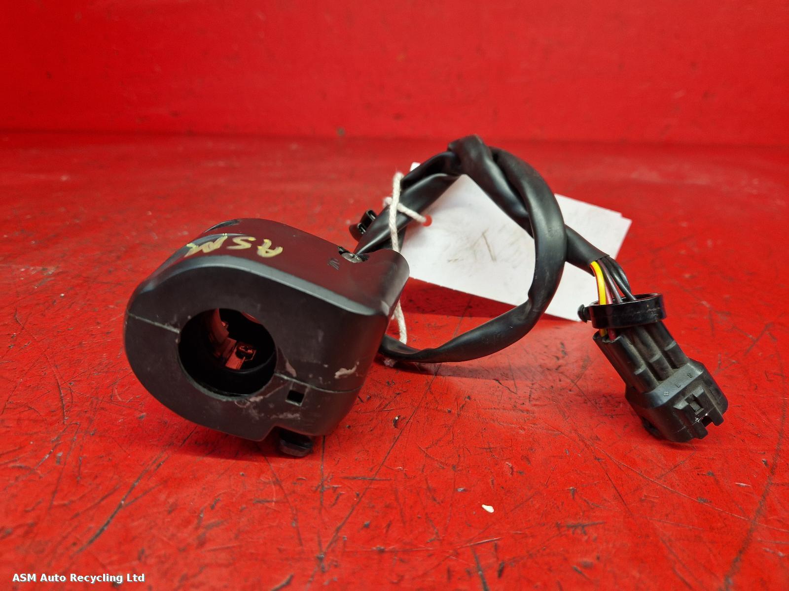 View Auto part RH Switch Gear Kawasaki Er 6f 2010