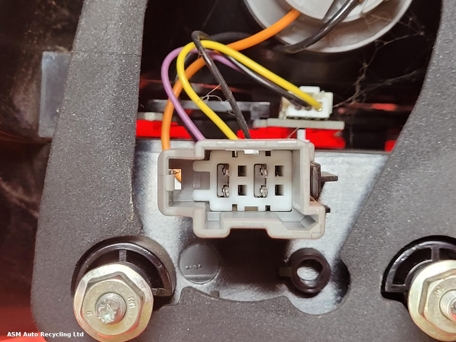 View Auto part R Taillight Ford Mondeo 2012