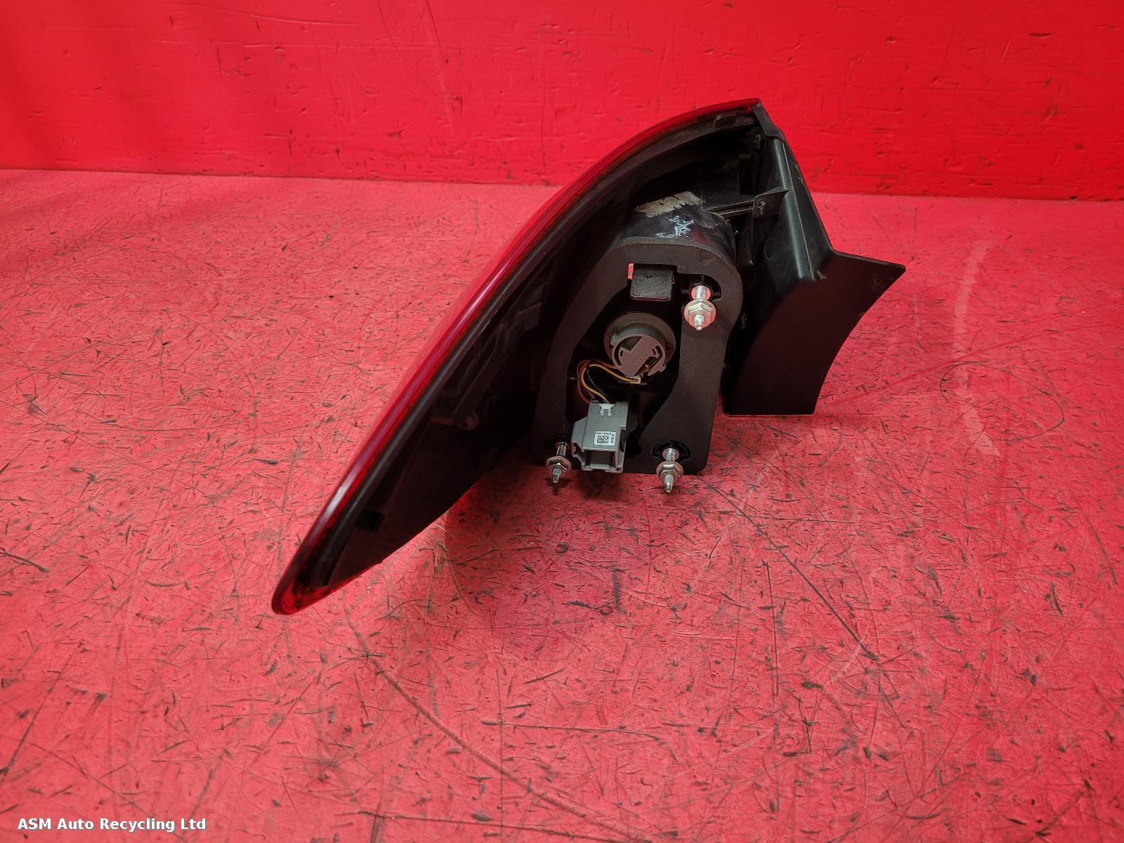 View Auto part R Taillight Ford Mondeo 2012