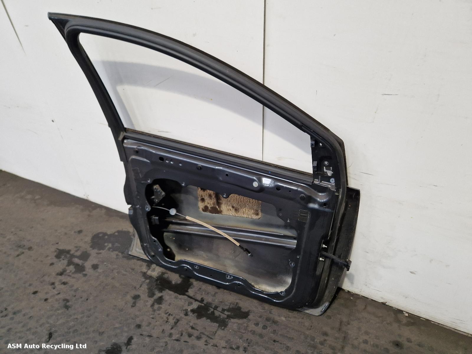 View Auto part L Front Door Ford Focus 2008
