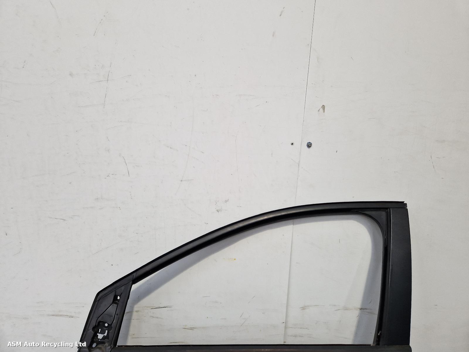 View Auto part L Front Door Ford Focus 2008