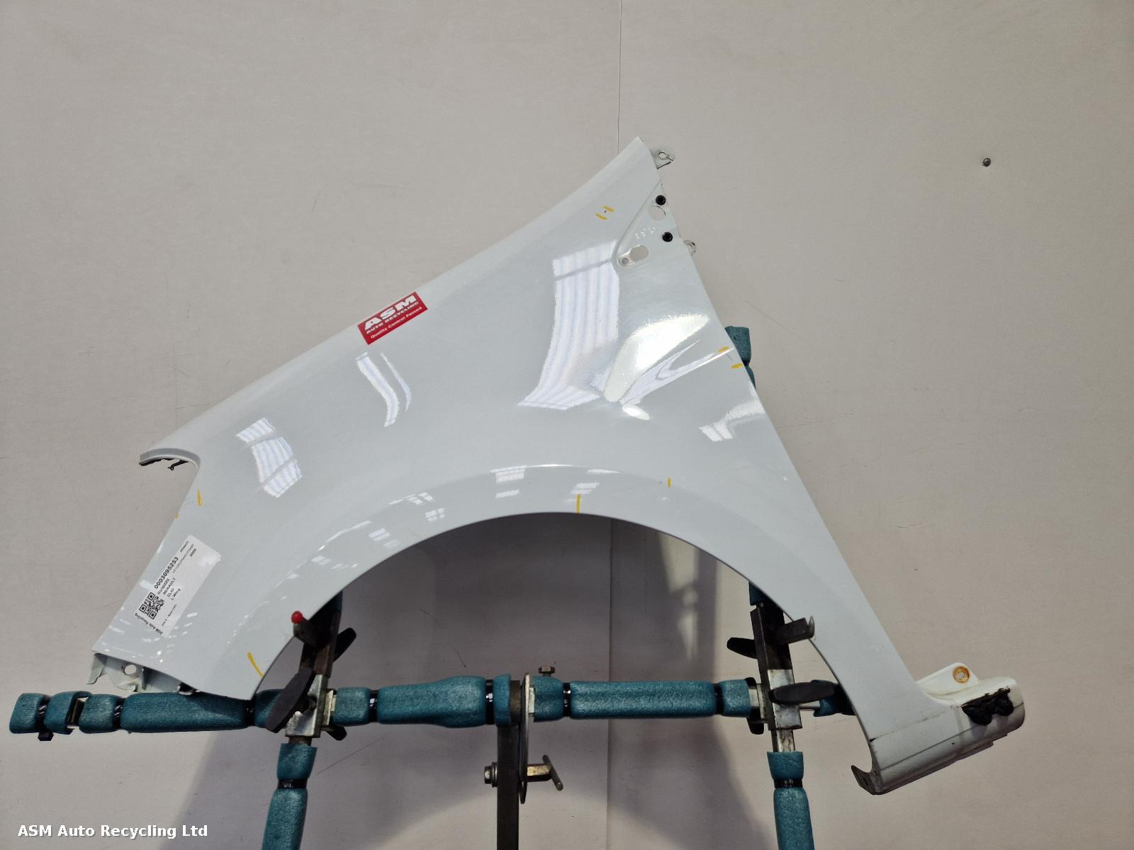 View Auto part L Wing Renault Clio 2009