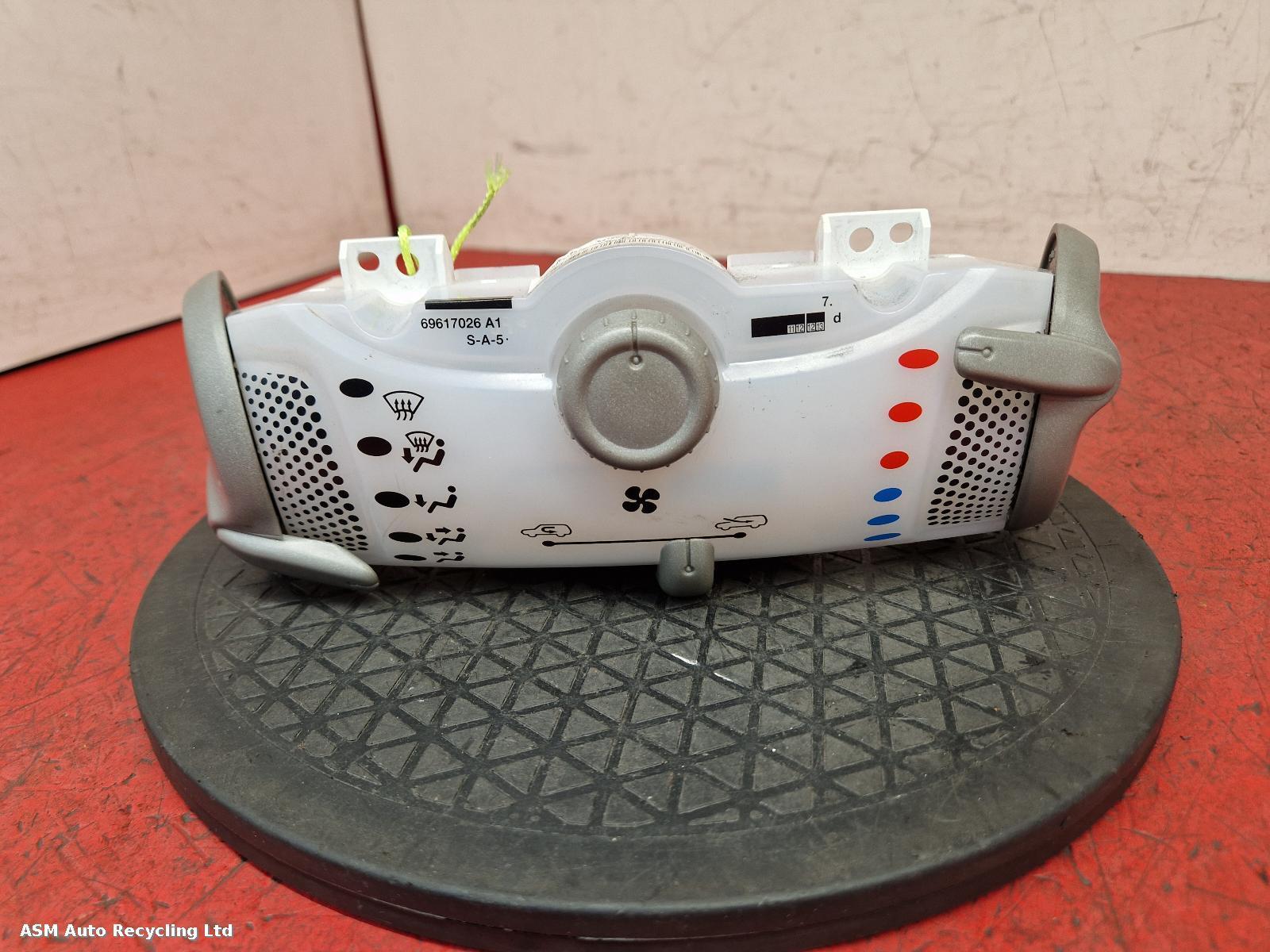 View Auto part Heater/AC Controller Toyota Aygo 2013