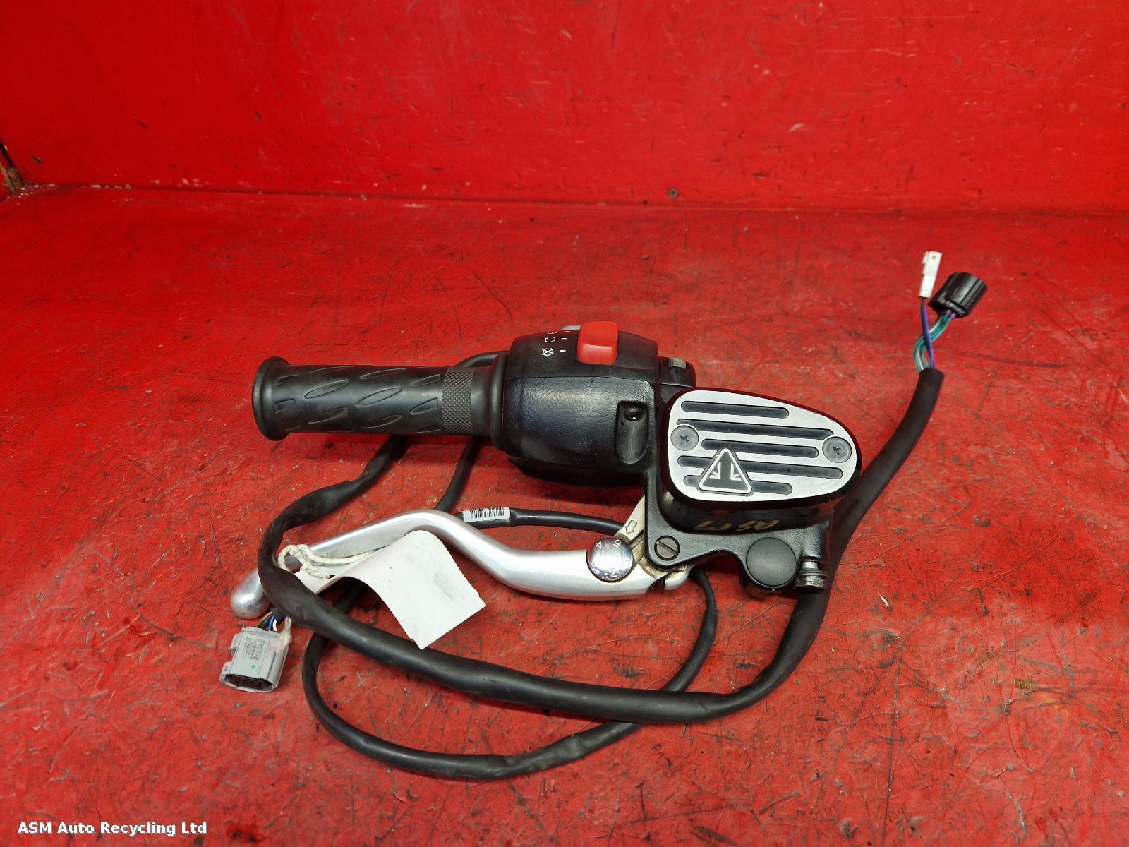 View Auto part Master Cylinder Triumph Bonneville Bobber 2018