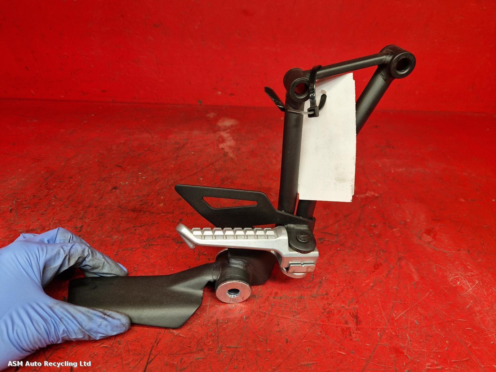 View Auto part Right Footrest Kawasaki Br 125 2024