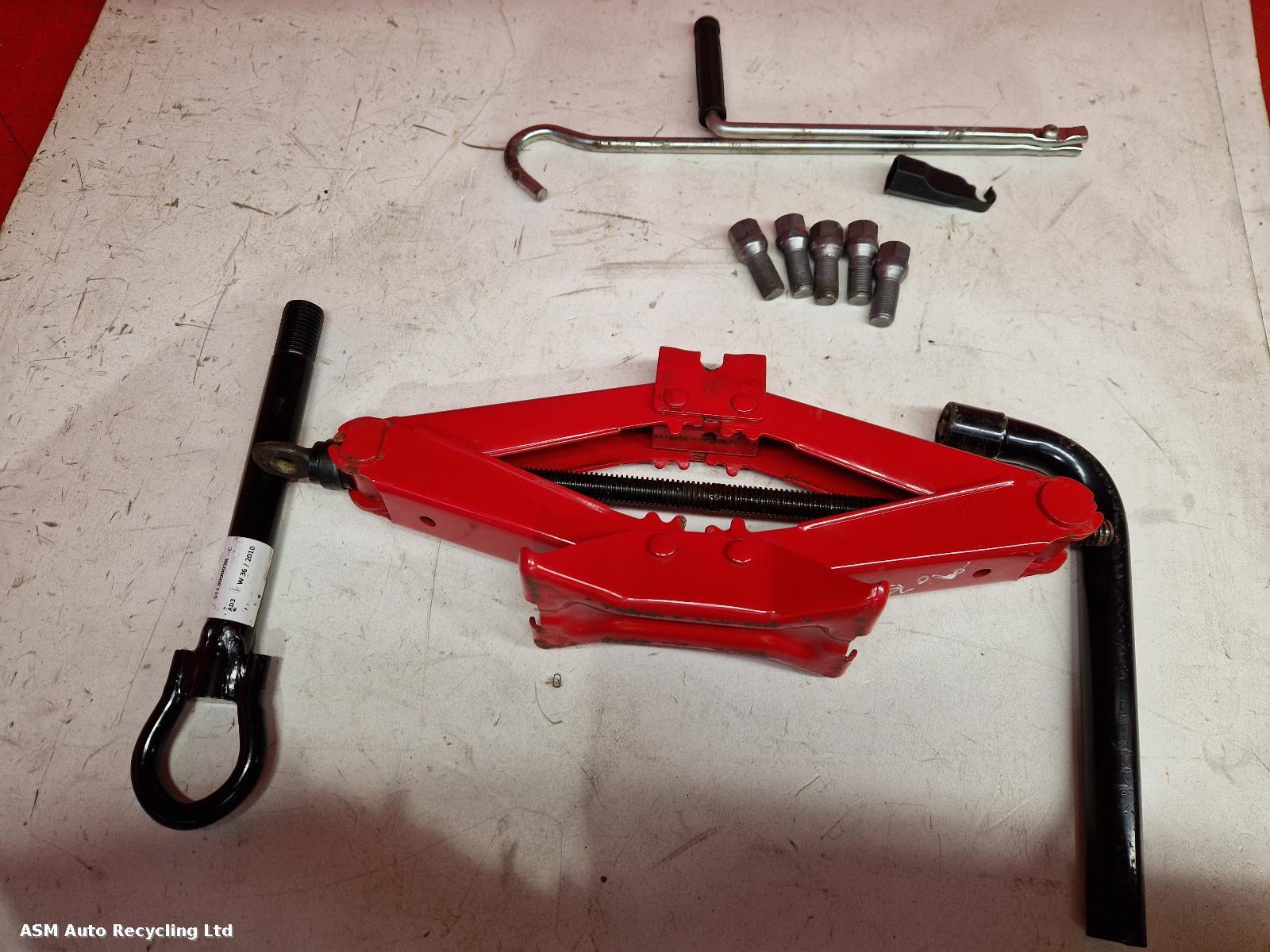 View Auto part Jack Renault Laguna 2010
