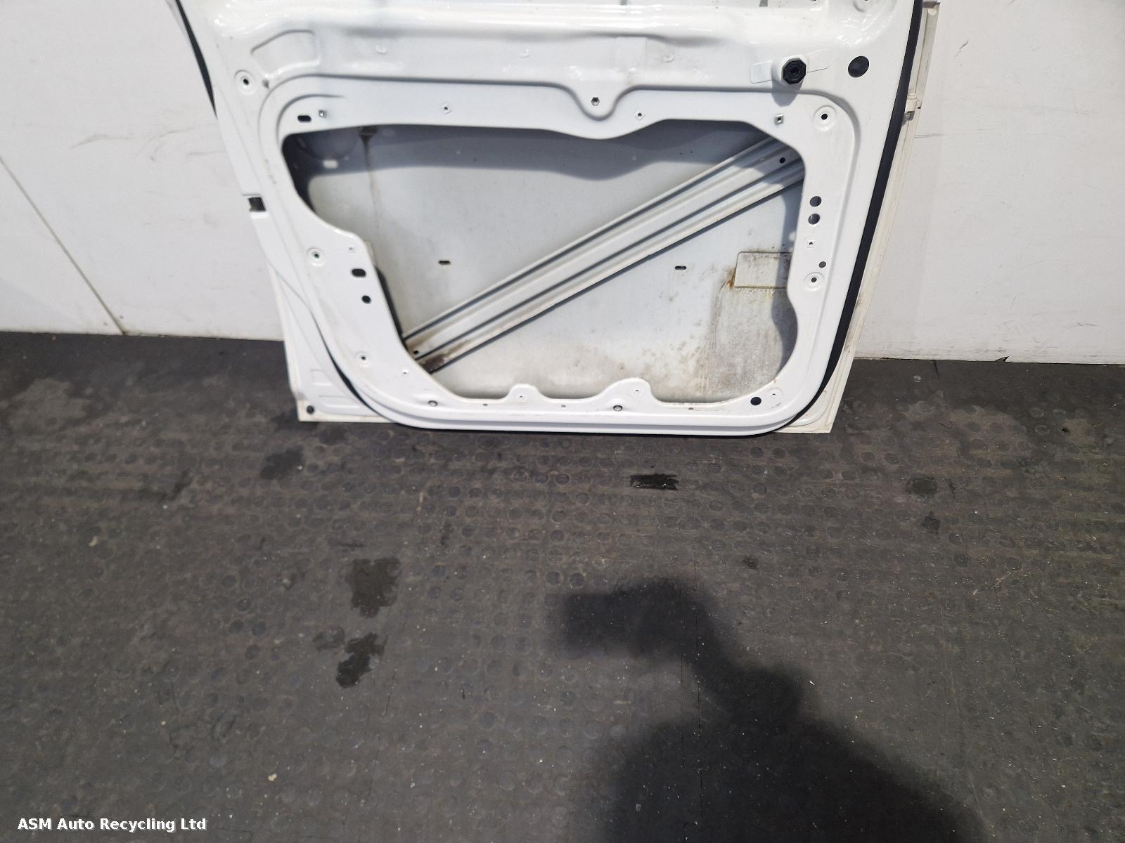 View Auto part L Front Door Volkswagen Caddy 2007