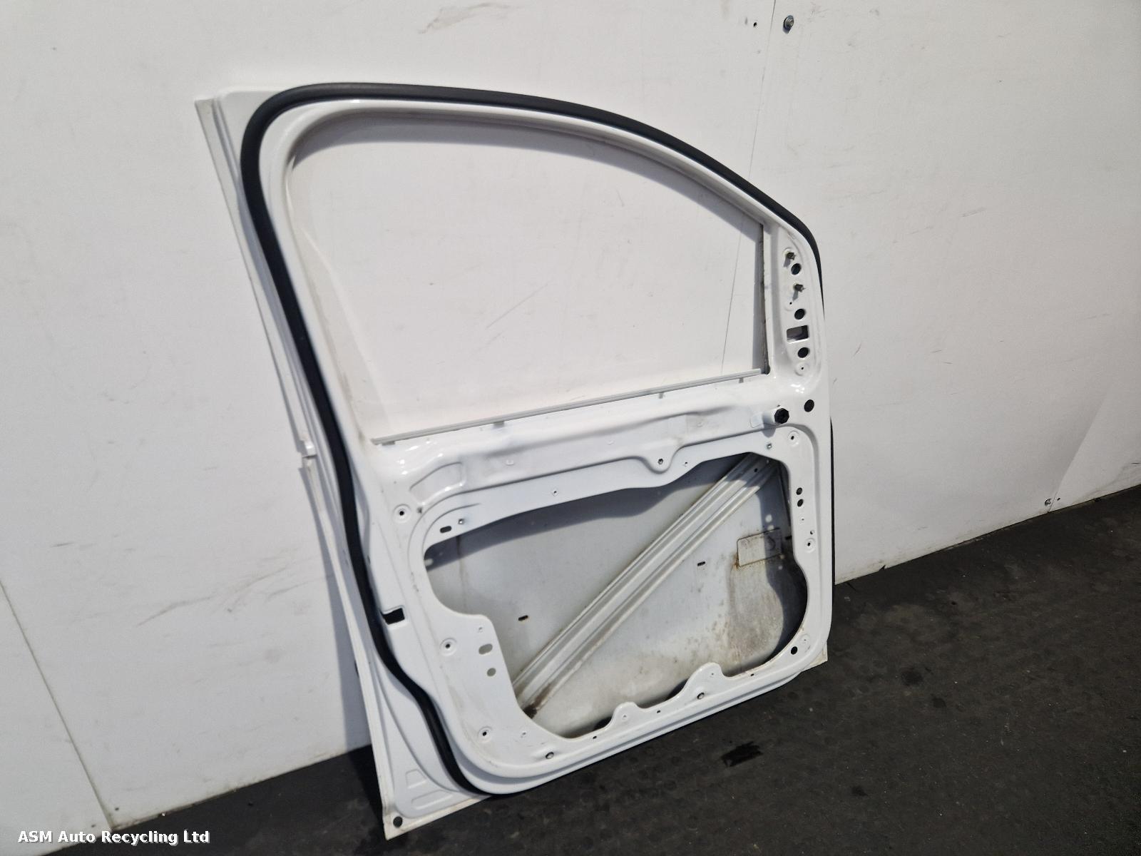 View Auto part L Front Door Volkswagen Caddy 2007