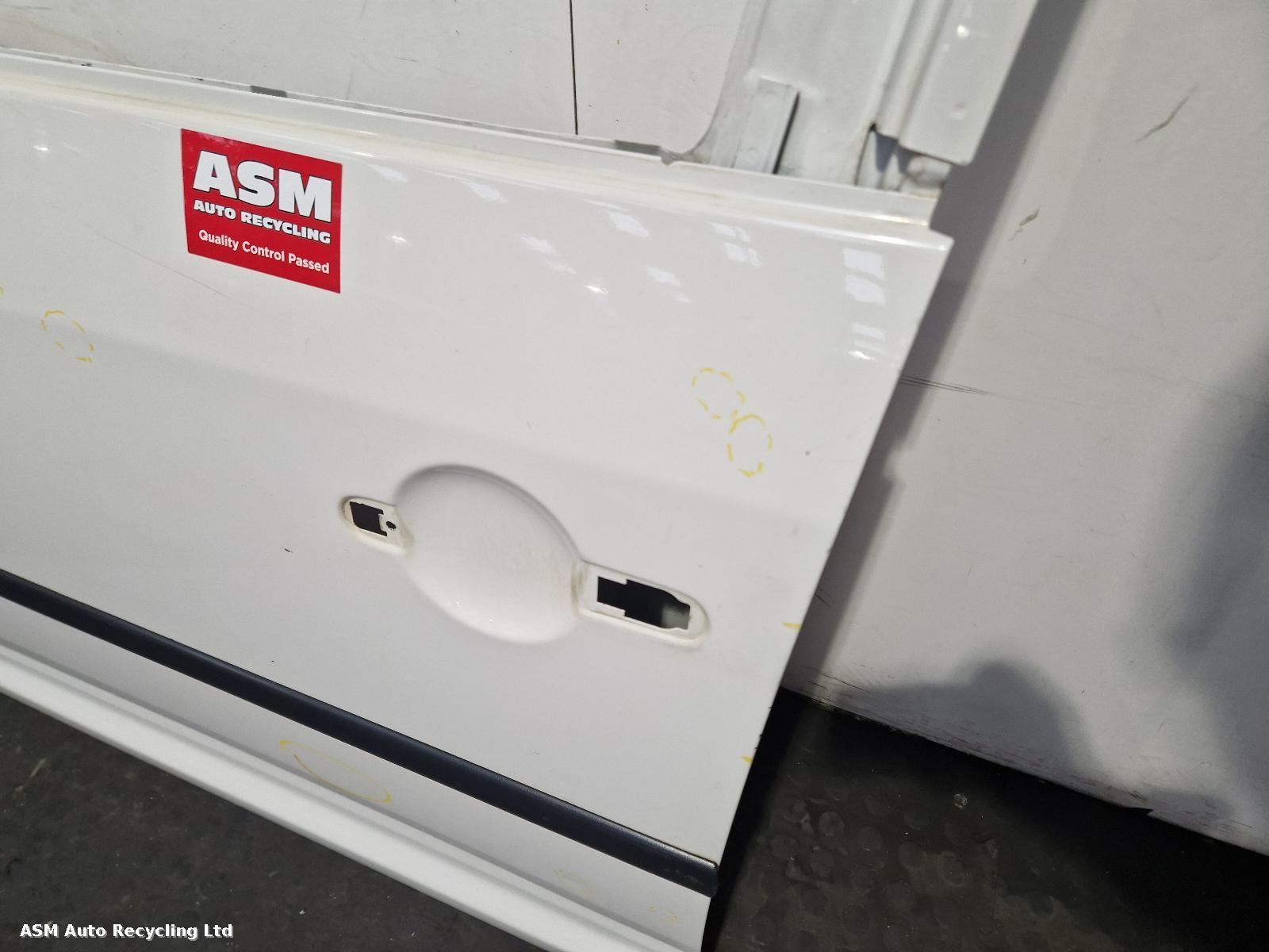 View Auto part L Front Door Volkswagen Caddy 2007