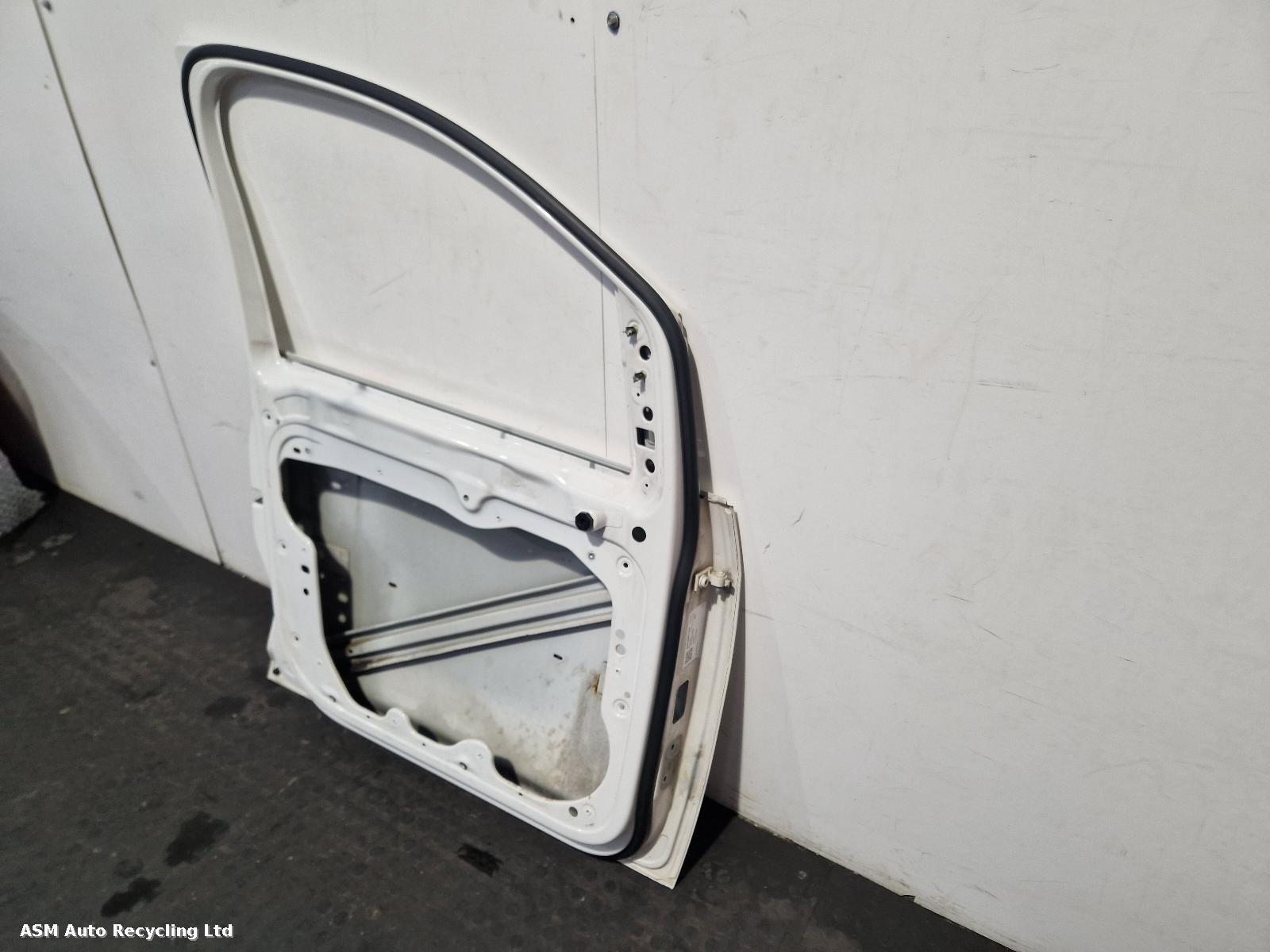 View Auto part L Front Door Volkswagen Caddy 2007