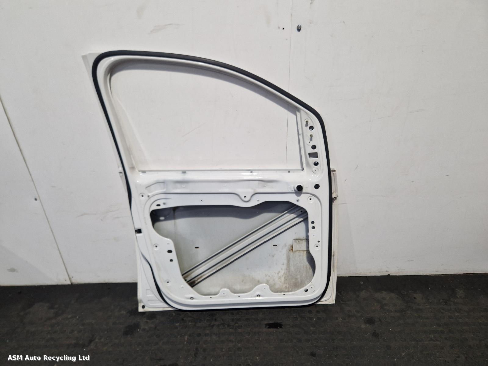View Auto part L Front Door Volkswagen Caddy 2007