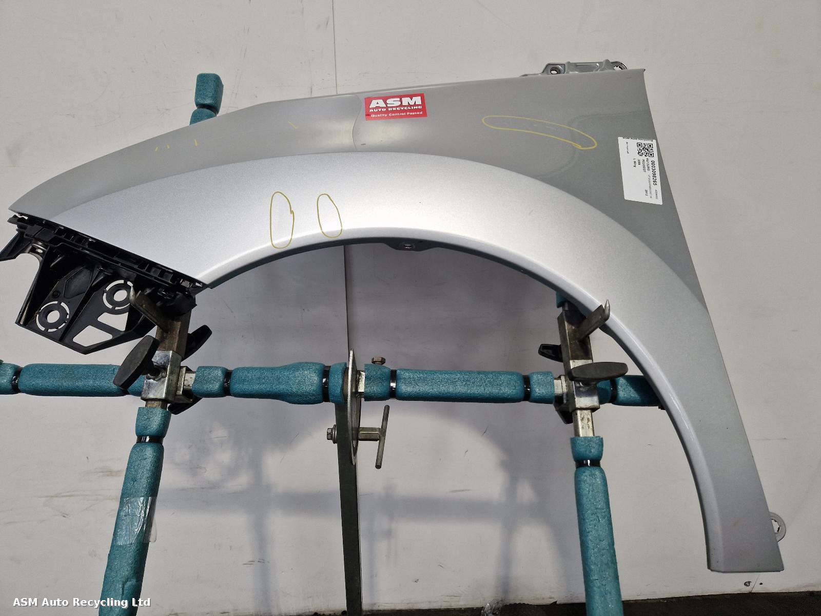 View Auto part L Wing Peugeot 3008 2012
