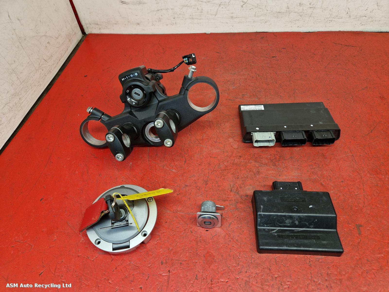 View Auto part Comp.Lock Set + Keys Honda Cb750 Hornet 2023