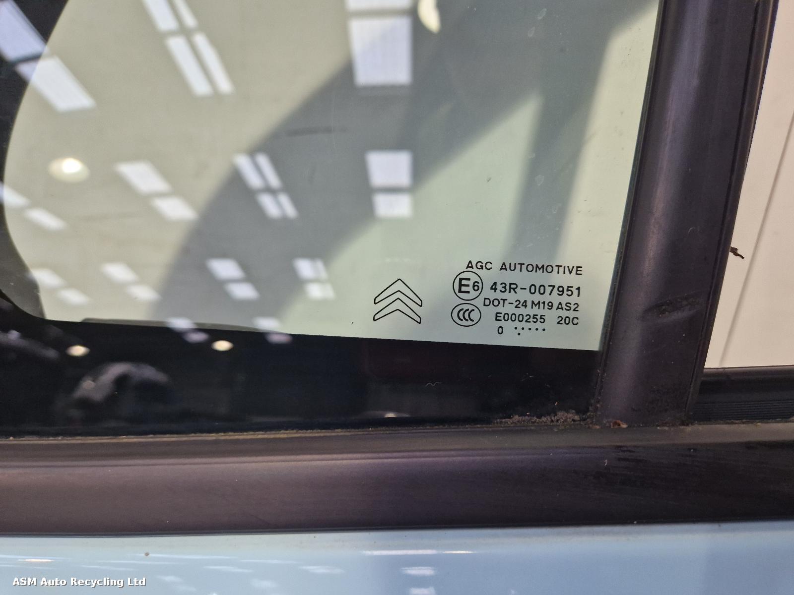 View Auto part L Front Door Citroen Ds3 2011