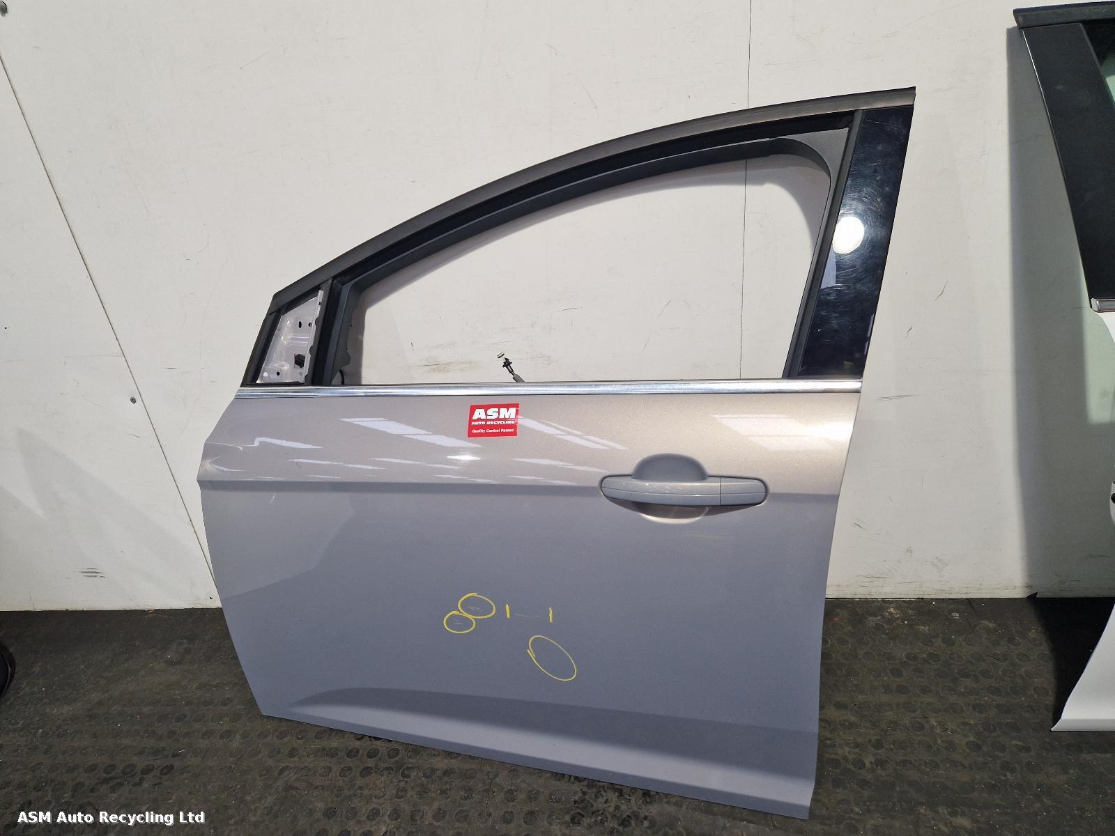 View Auto part L Front Door Ford Focus 2013
