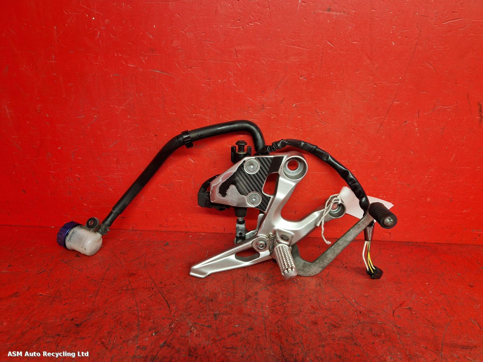 View Auto part Right Footrest Yamaha Tracer 9 2021