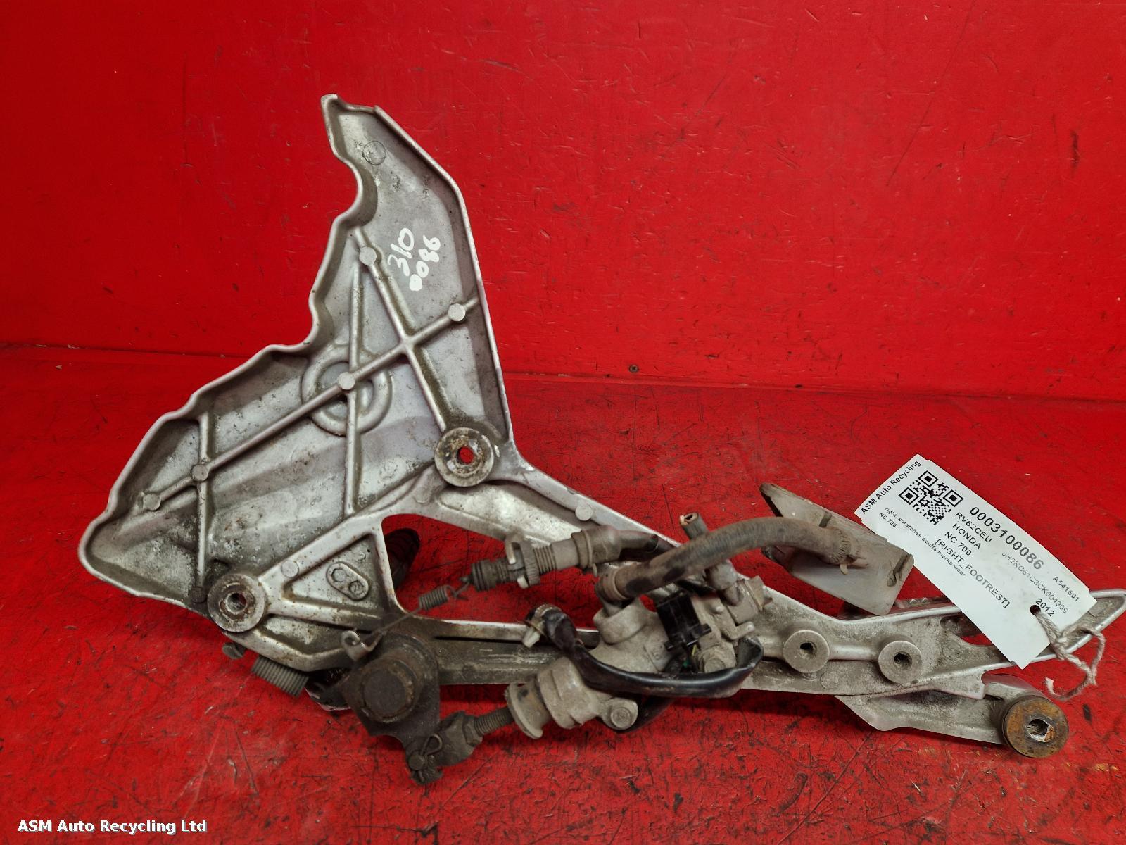 View Auto part Right Footrest Honda Nc 700 2012