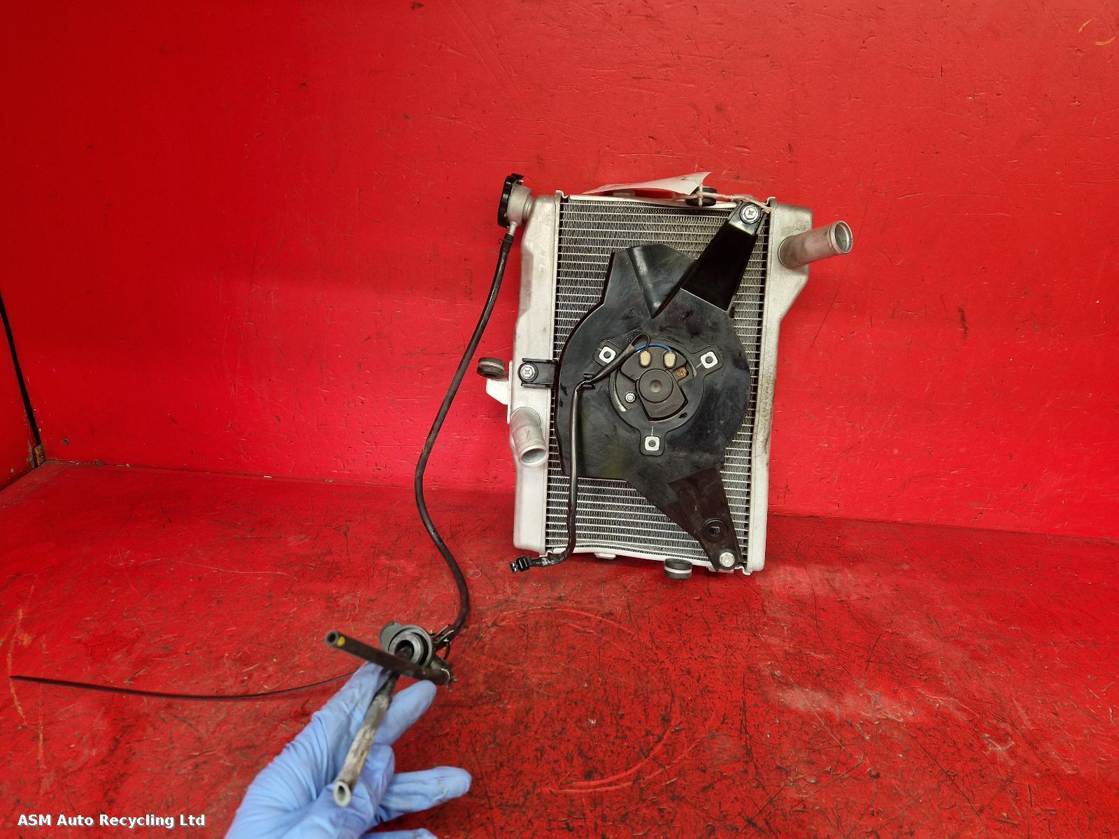 View Auto part Radiator Yamaha Yzf R7 2023