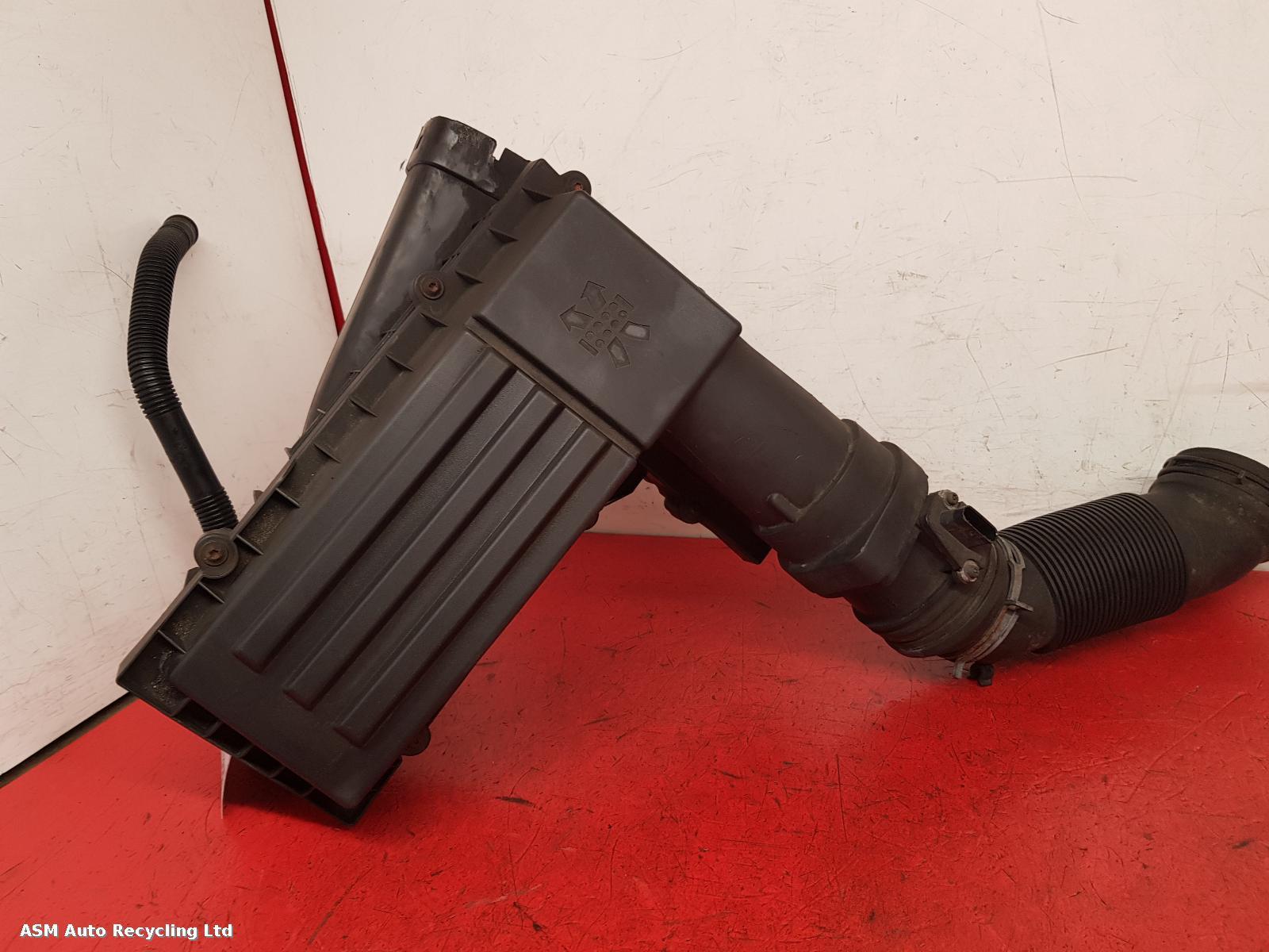 View Auto part Air Cleaner/Box Skoda Yeti 2011