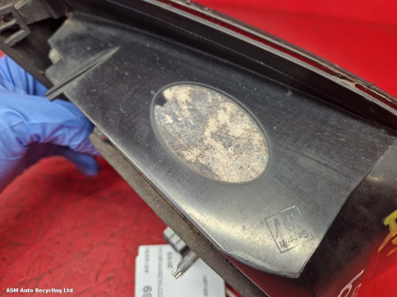 View Auto part R Taillight Volkswagen Golf 2010