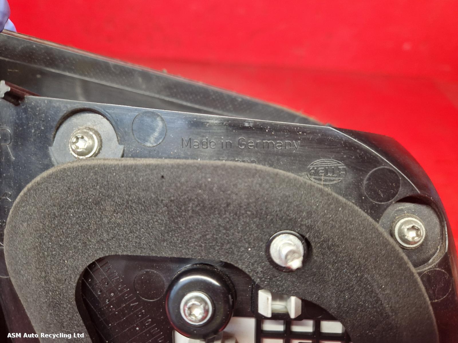 View Auto part R Taillight Volkswagen Golf 2010