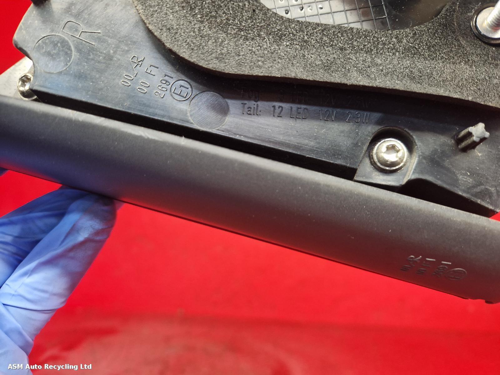 View Auto part R Taillight Volkswagen Golf 2010