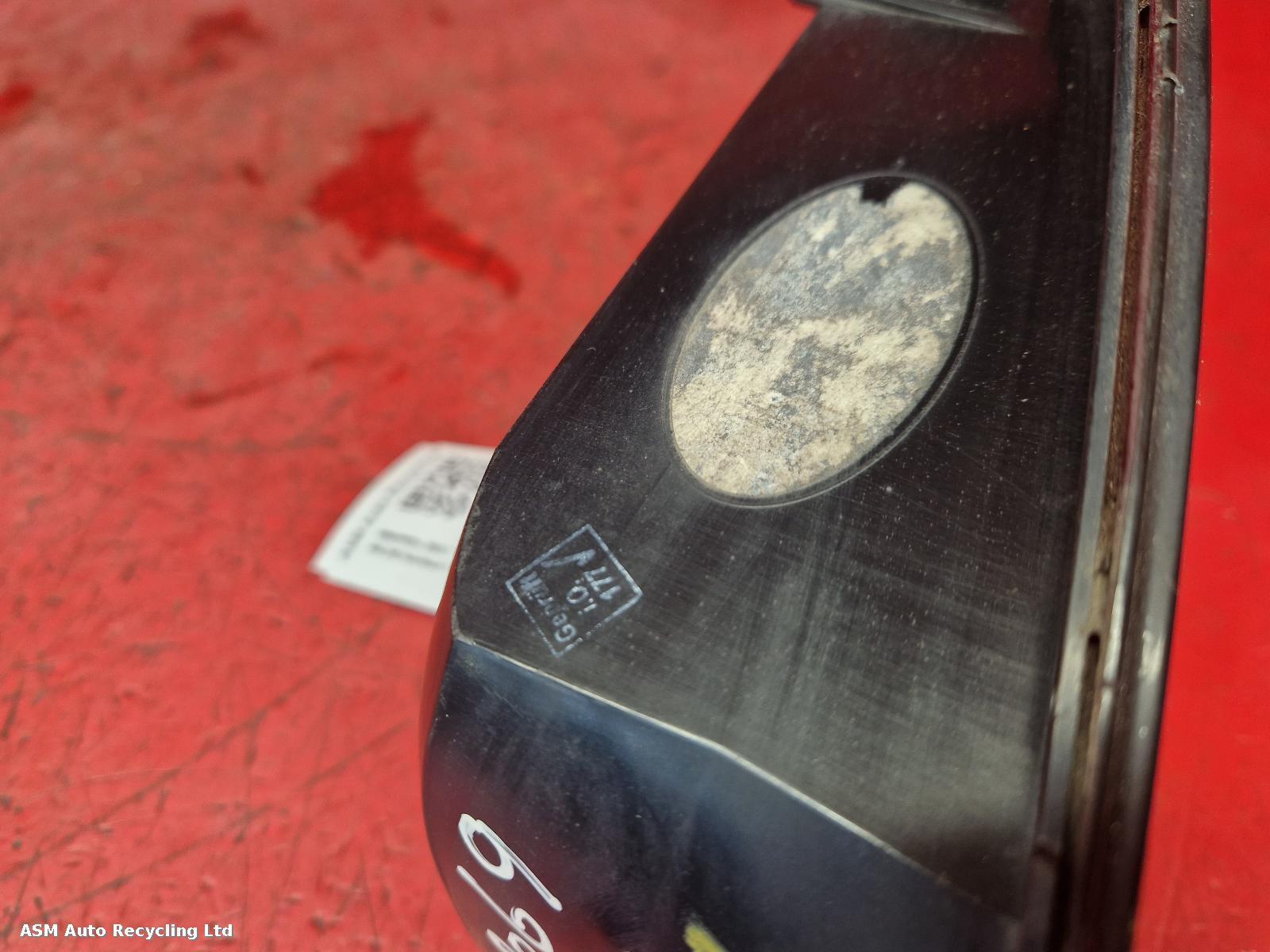 View Auto part R Taillight Volkswagen Golf 2010