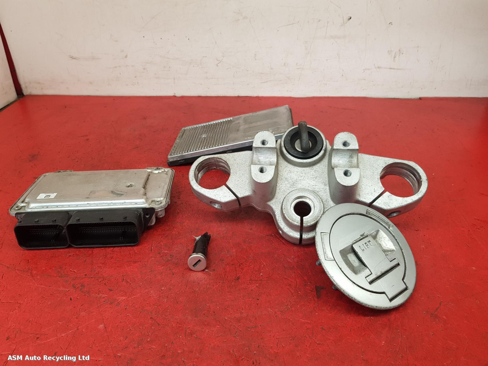 View Auto part Comp.Lock Set + Keys Bmw F800 St 2008
