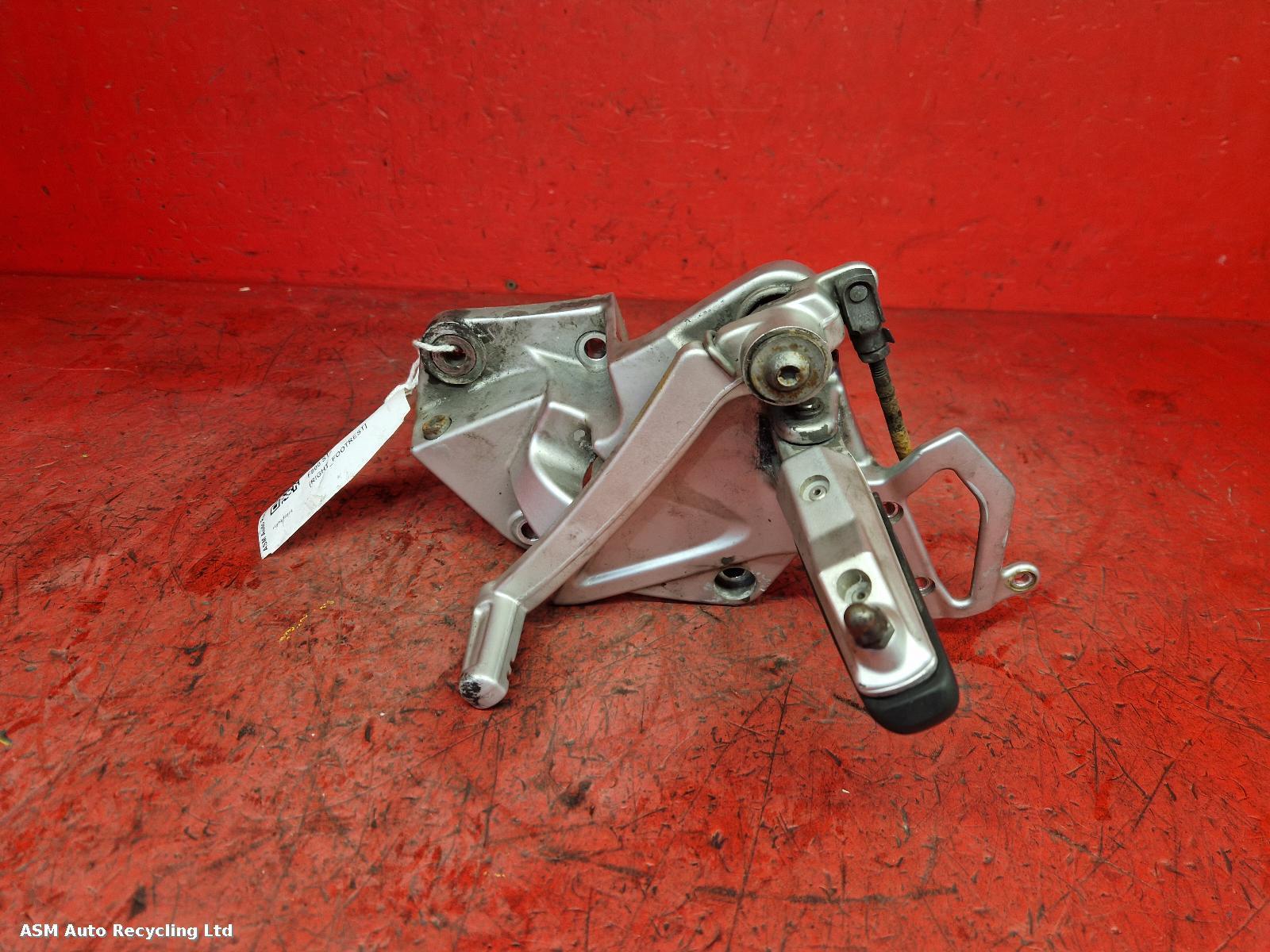 View Auto part Right Footrest Bmw F800 St 2008