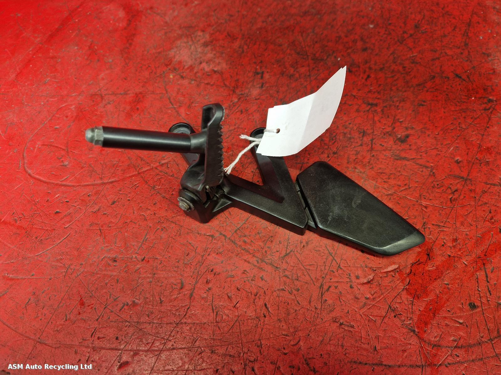 View Auto part Left Footrest Honda Cb1000r 2021