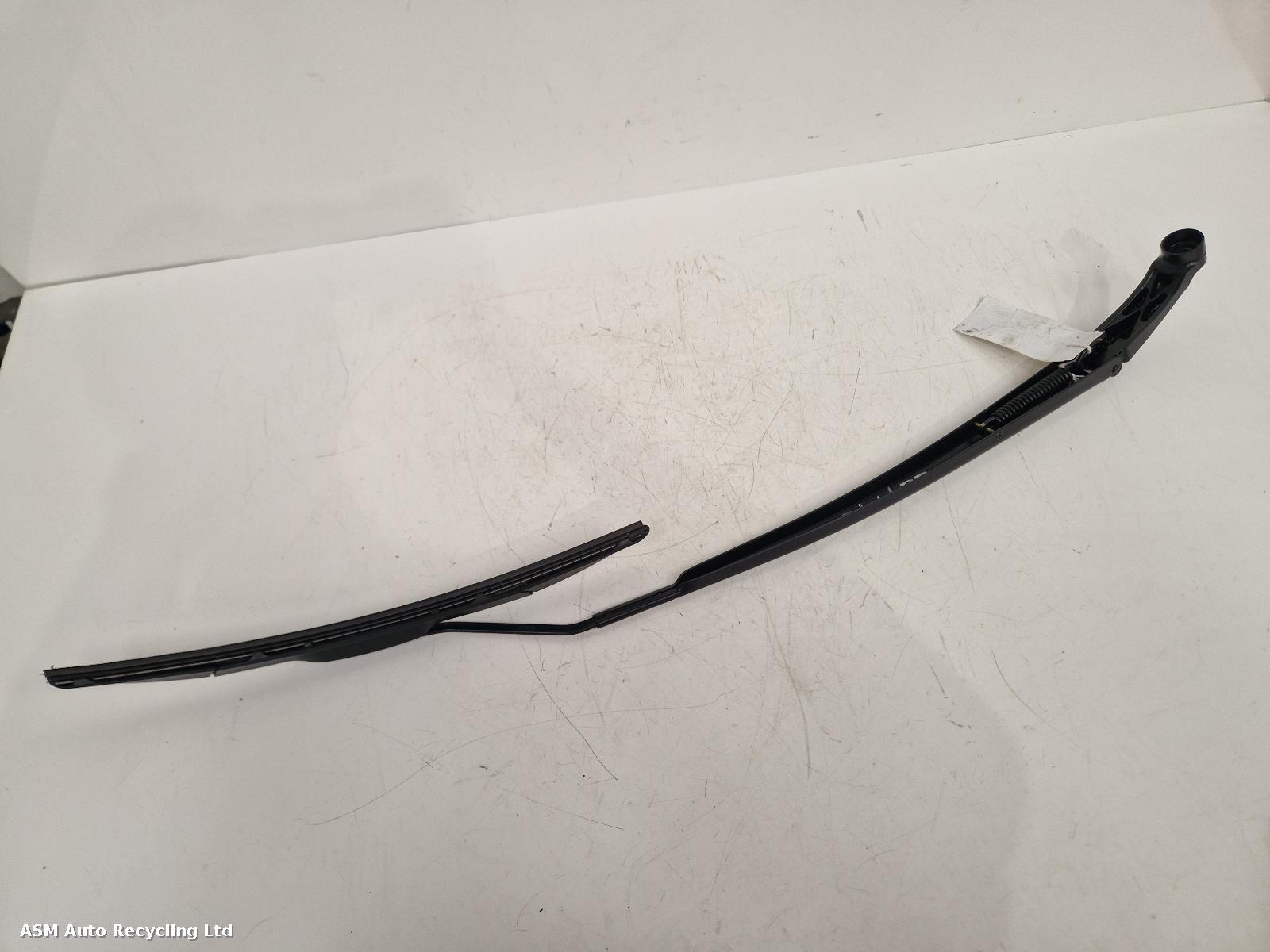 View Auto part Wiper Arm Toyota Yaris 2024