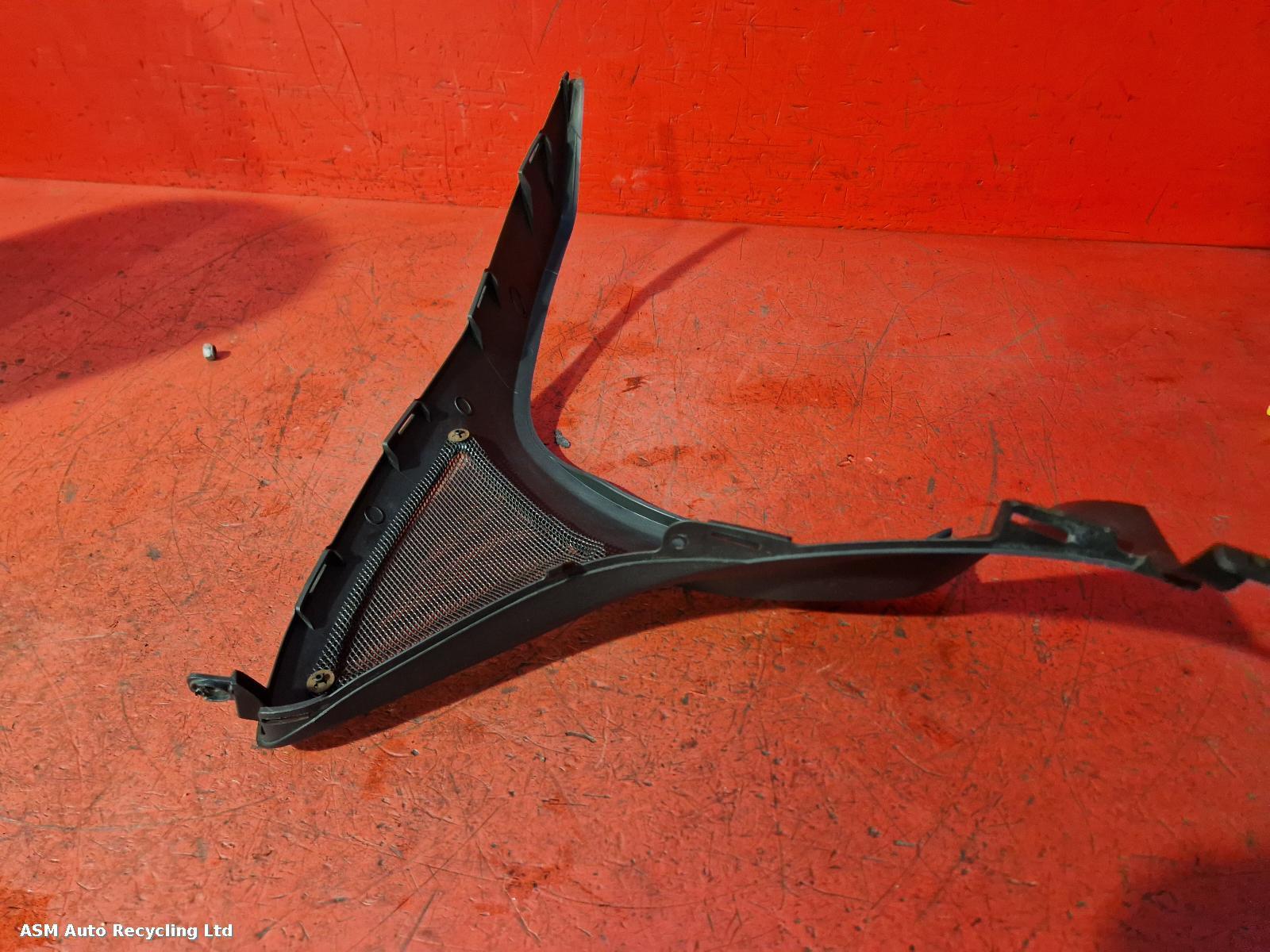 View Auto part LH Middle Fairing Piaggio Mp3 300 2015