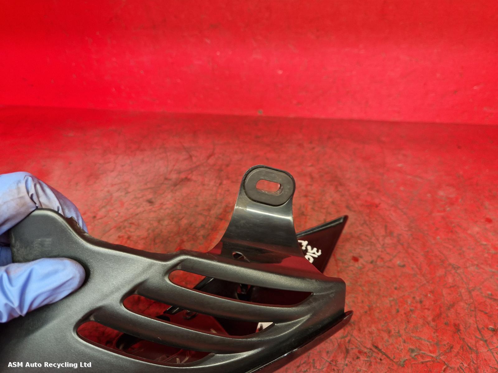 View Auto part FRONT AIR GUIDE Triumph Street Triple 765 2018