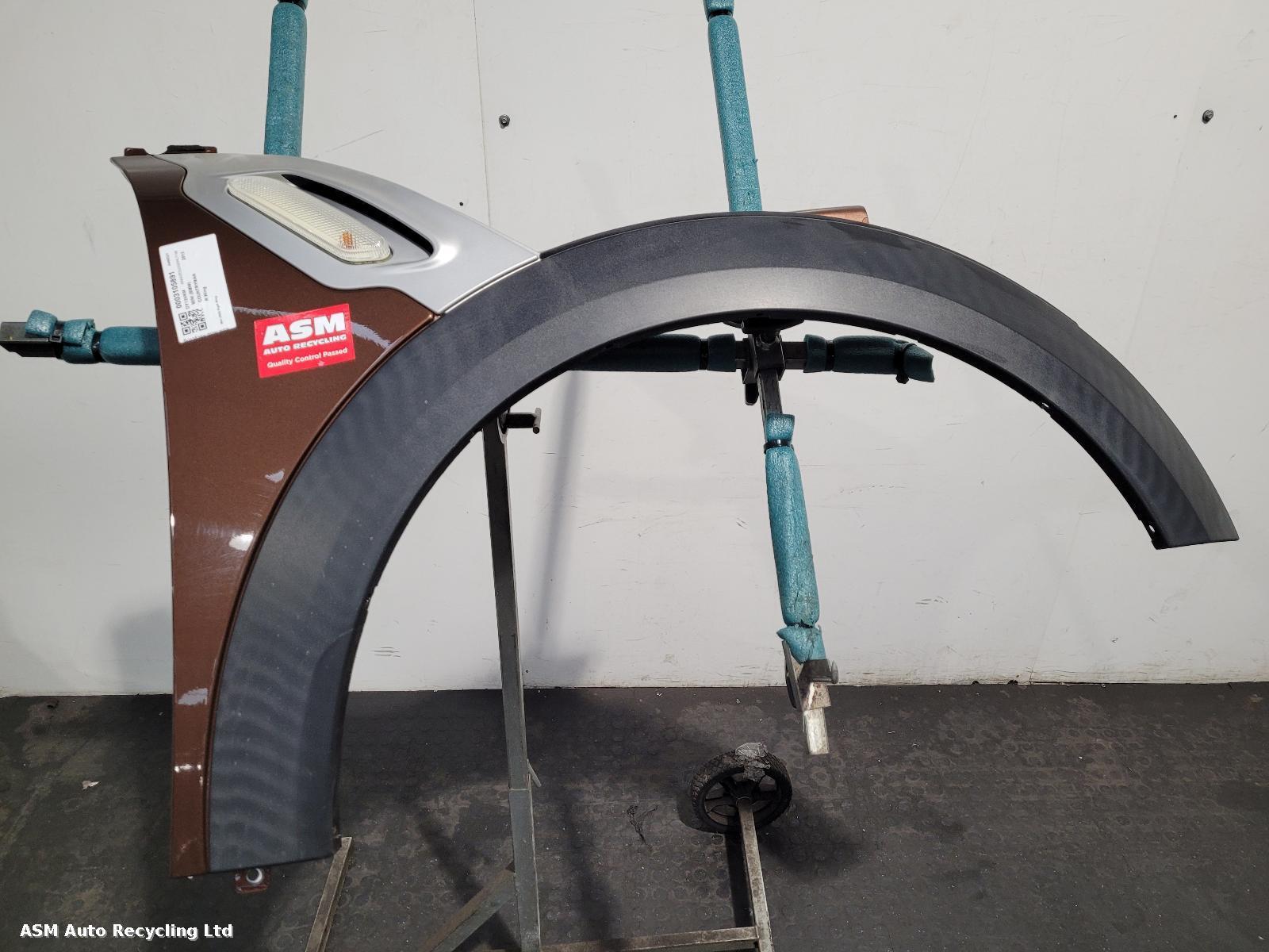 View Auto part R Wing Mini (bmw) Countryman 2013
