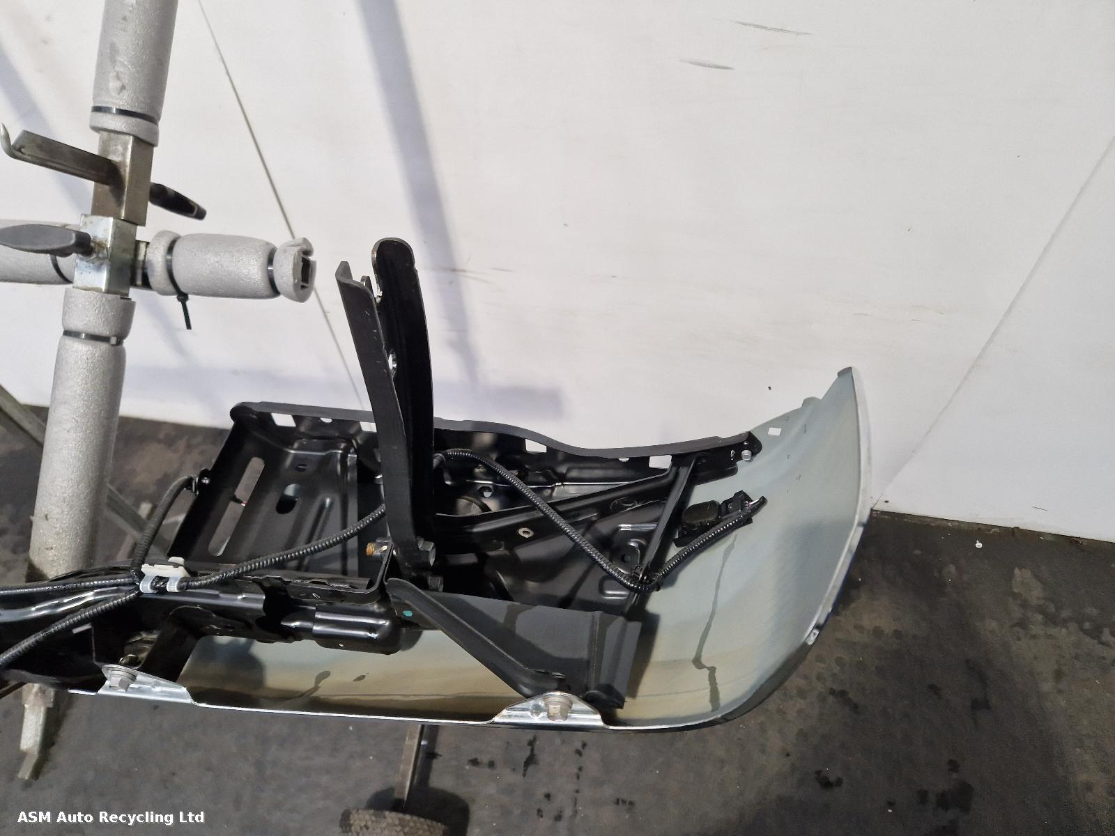 View Auto part Rear Bumper Toyota Hilux 2023