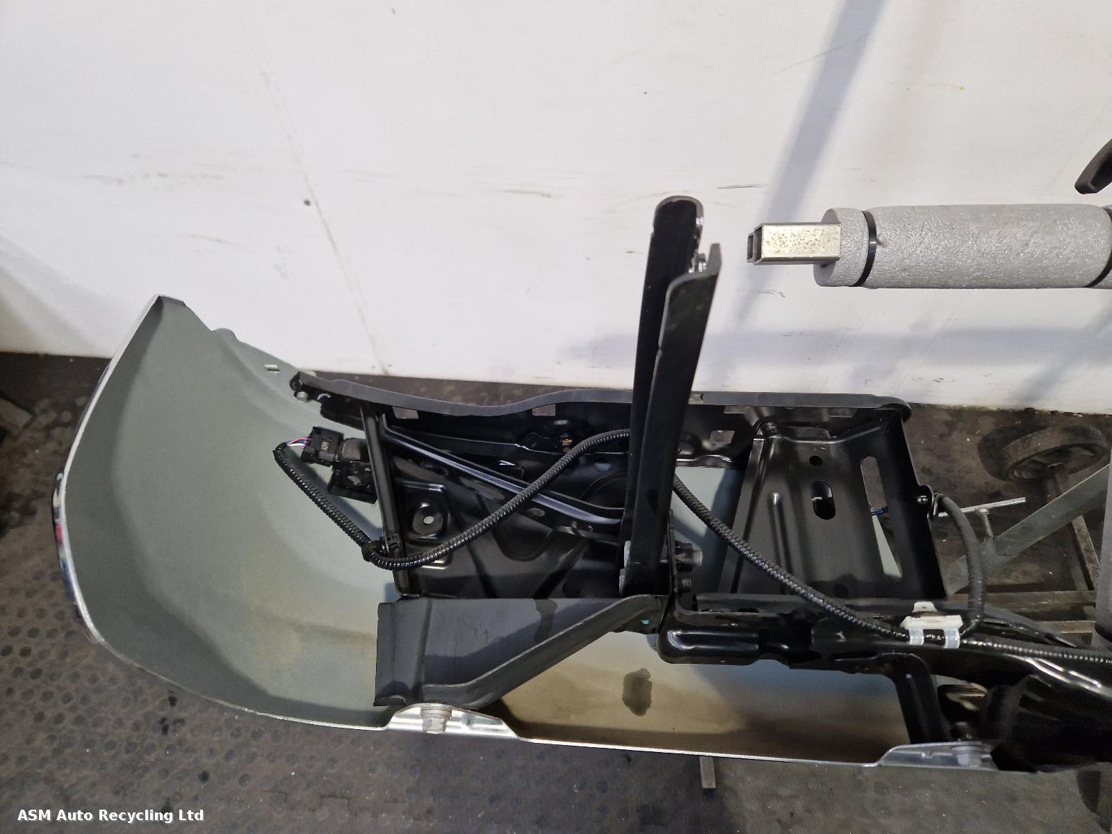 View Auto part Rear Bumper Toyota Hilux 2023
