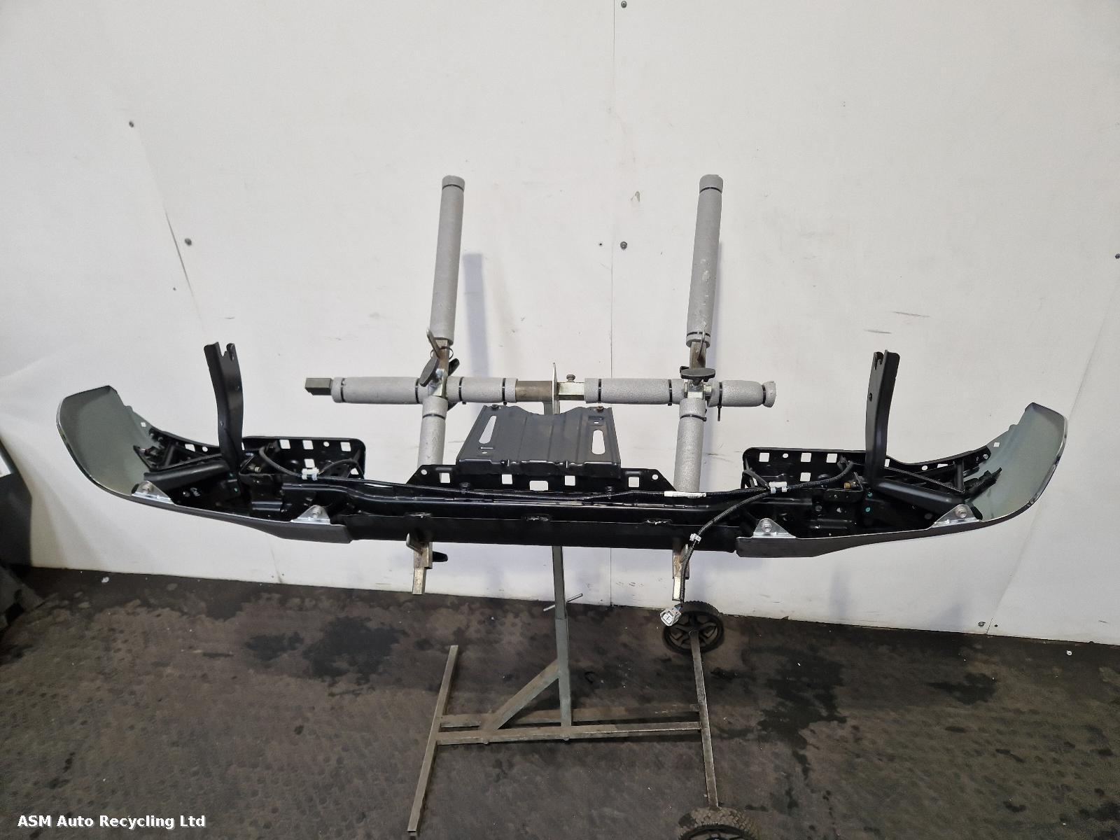 View Auto part Rear Bumper Toyota Hilux 2023