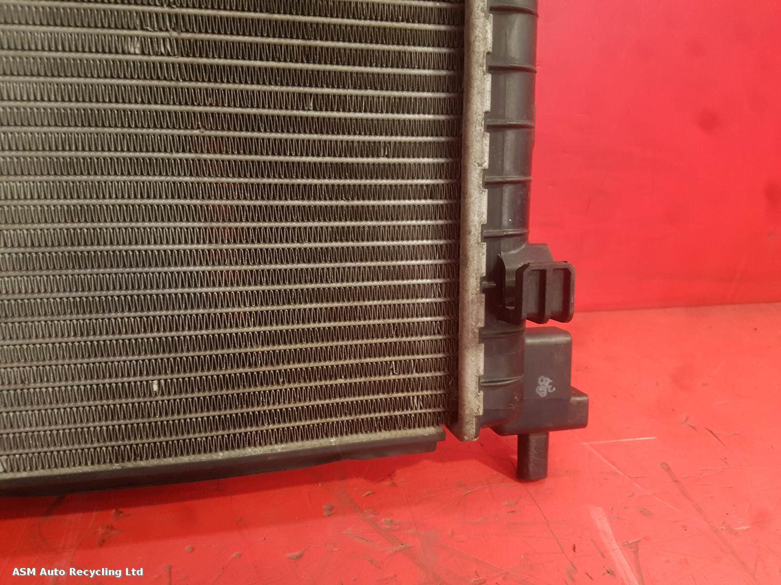 View Auto part Radiator Audi A1 2011
