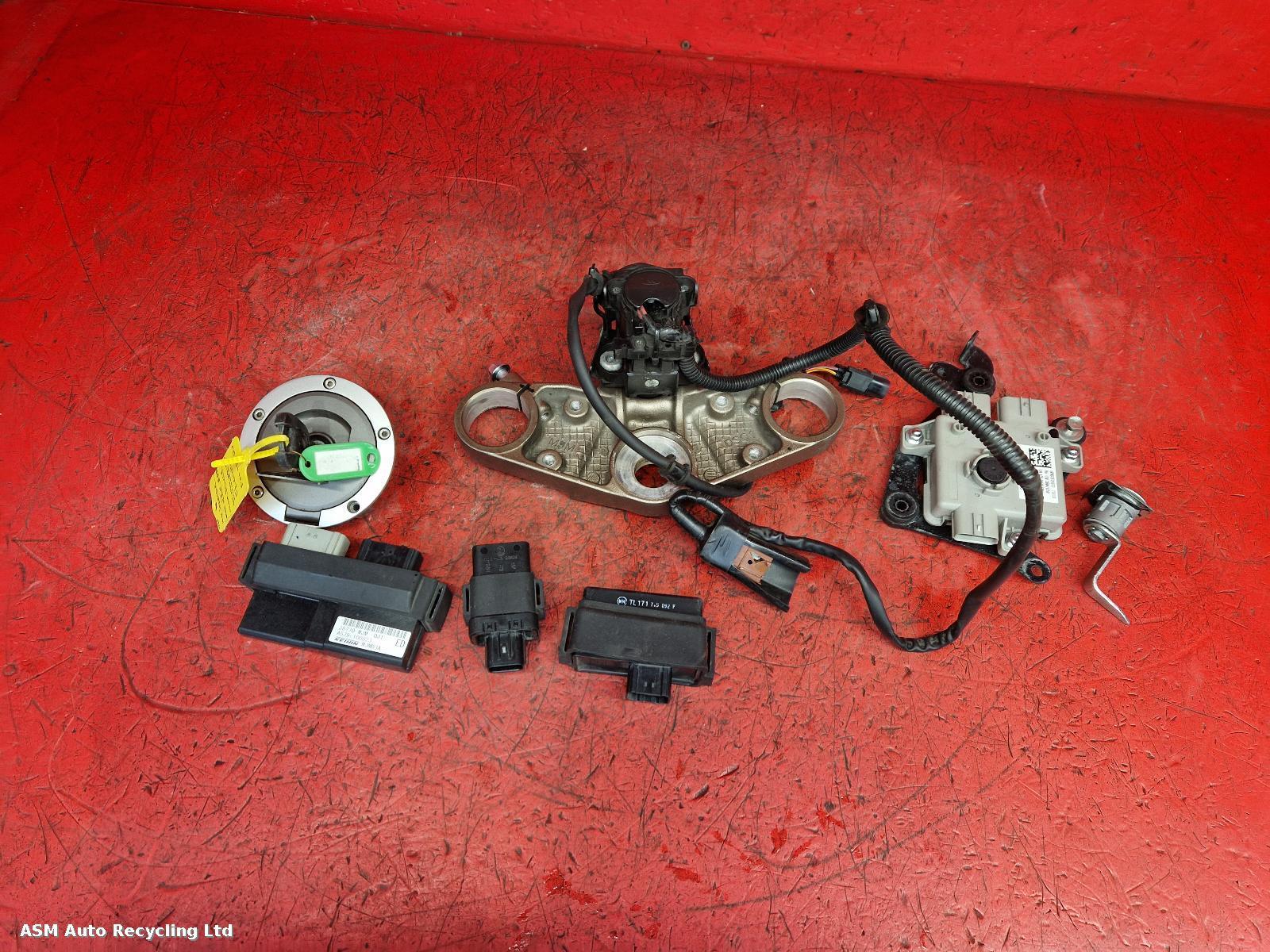 View Auto part Comp.Lock Set + Keys Honda Vfr 800f 2018
